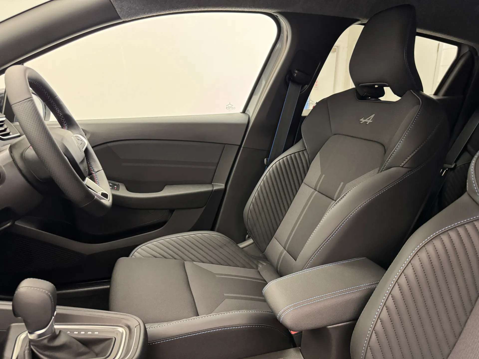 2025 RENAULT CLIO 2025 RENAULT CLIO