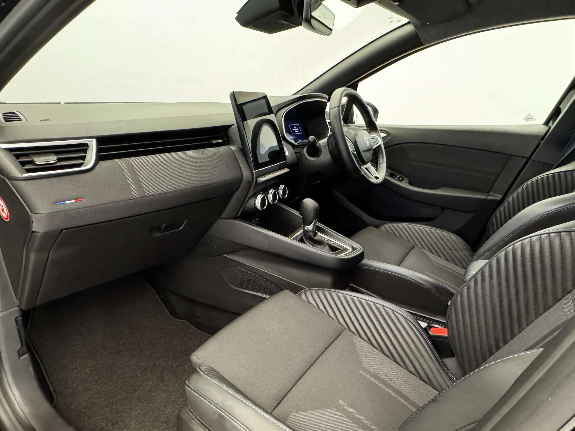 2025 RENAULT CLIO 2025 RENAULT CLIO