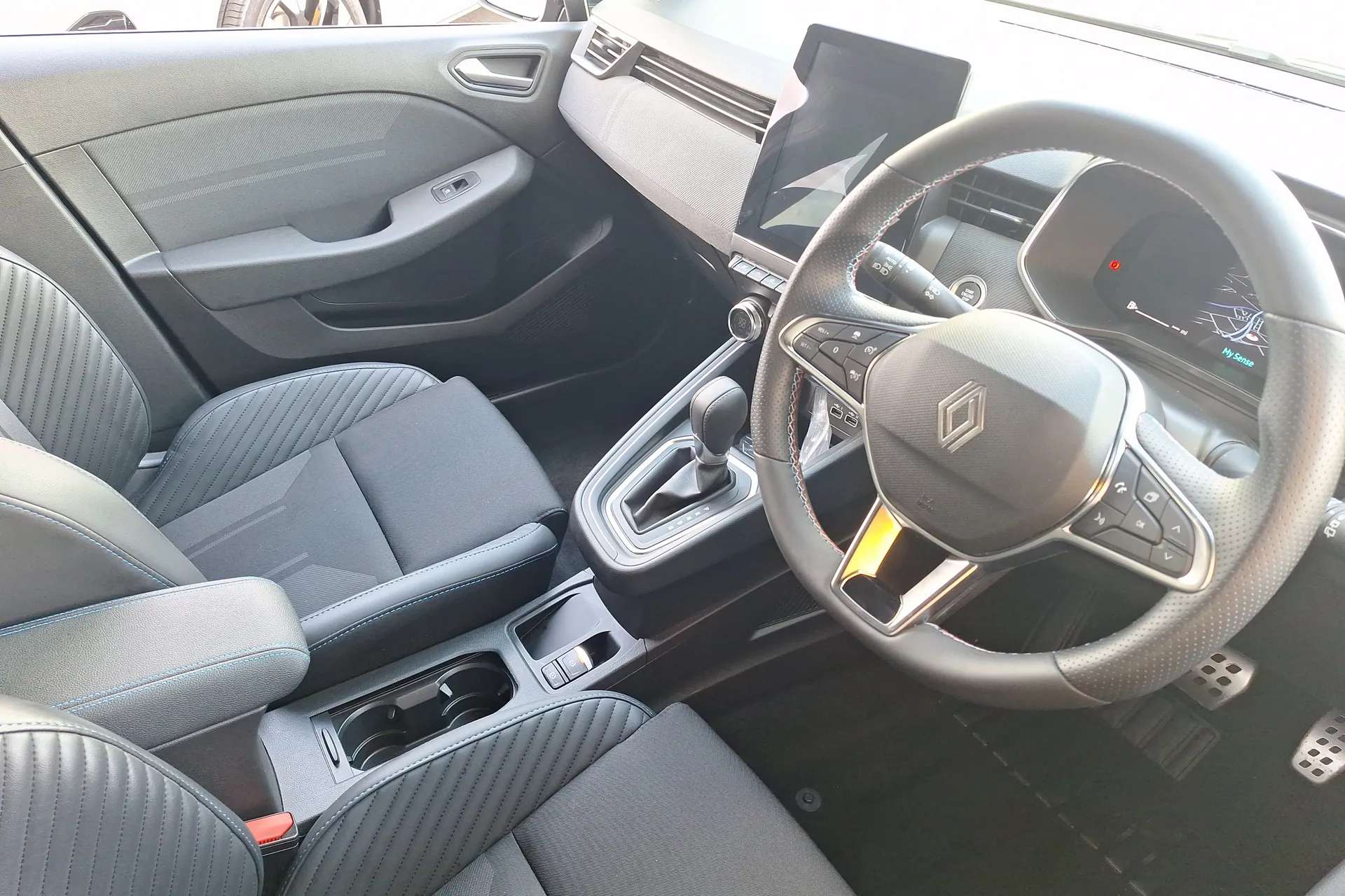 2025 RENAULT CLIO 2025 RENAULT CLIO