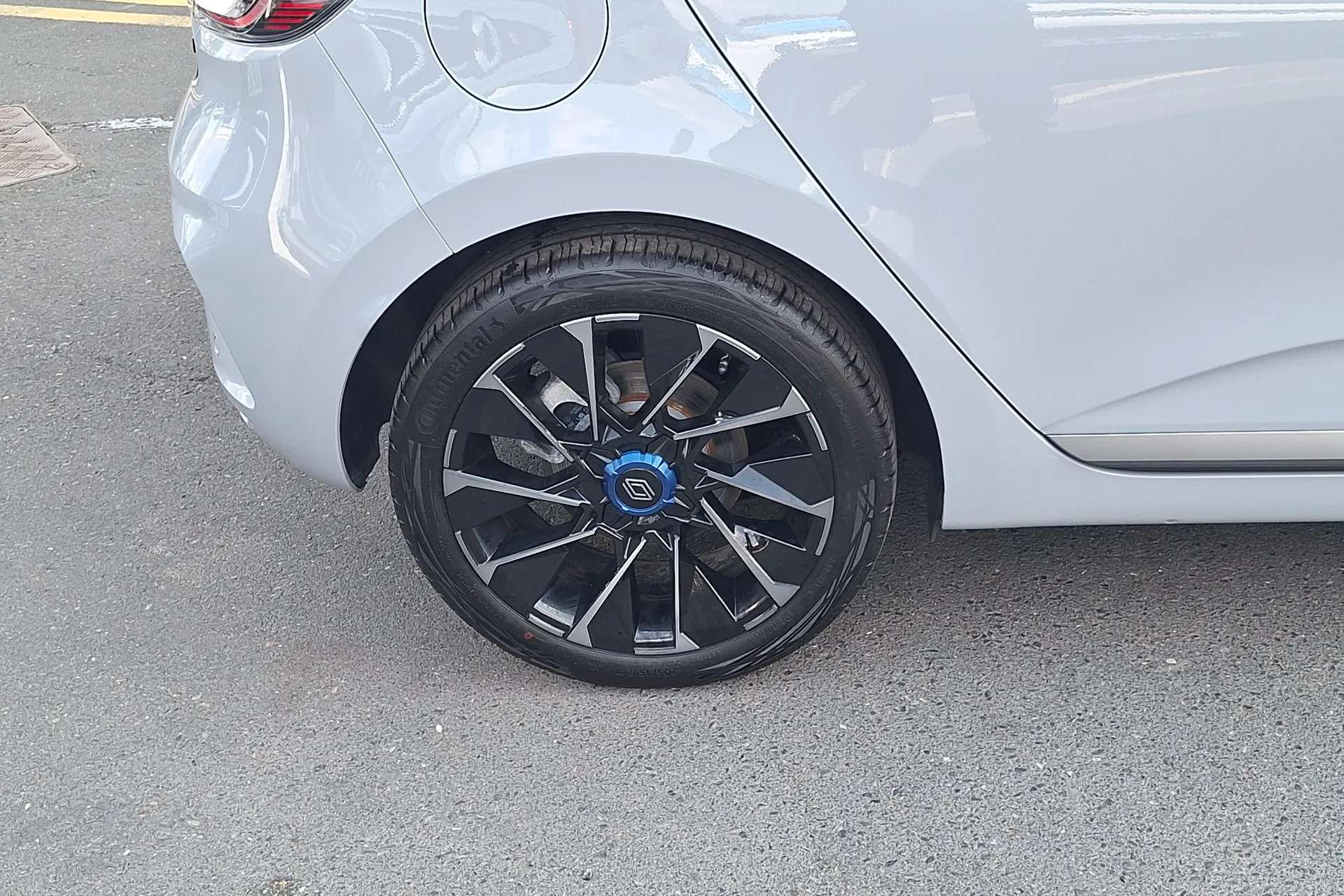 A 2025 RENAULT CLIO 1.6 E-TECH full hybrid 145 Esprit Alpine 5dr Auto A 2025 RENAULT CLIO 1.6 E-TECH full hybrid 145 Esprit Alpine 5dr Auto