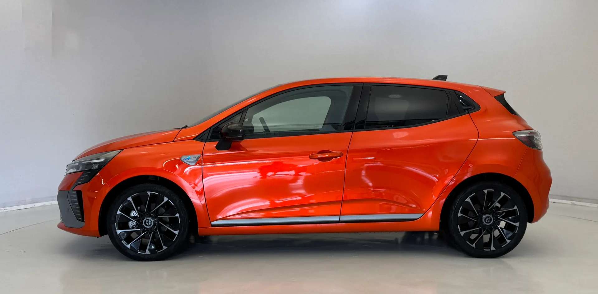 A 2023 RENAULT CLIO 1.6 E-TECH full hybrid 145 Esprit Alpine 5dr Auto A 2023 RENAULT CLIO 1.6 E-TECH full hybrid 145 Esprit Alpine 5dr Auto