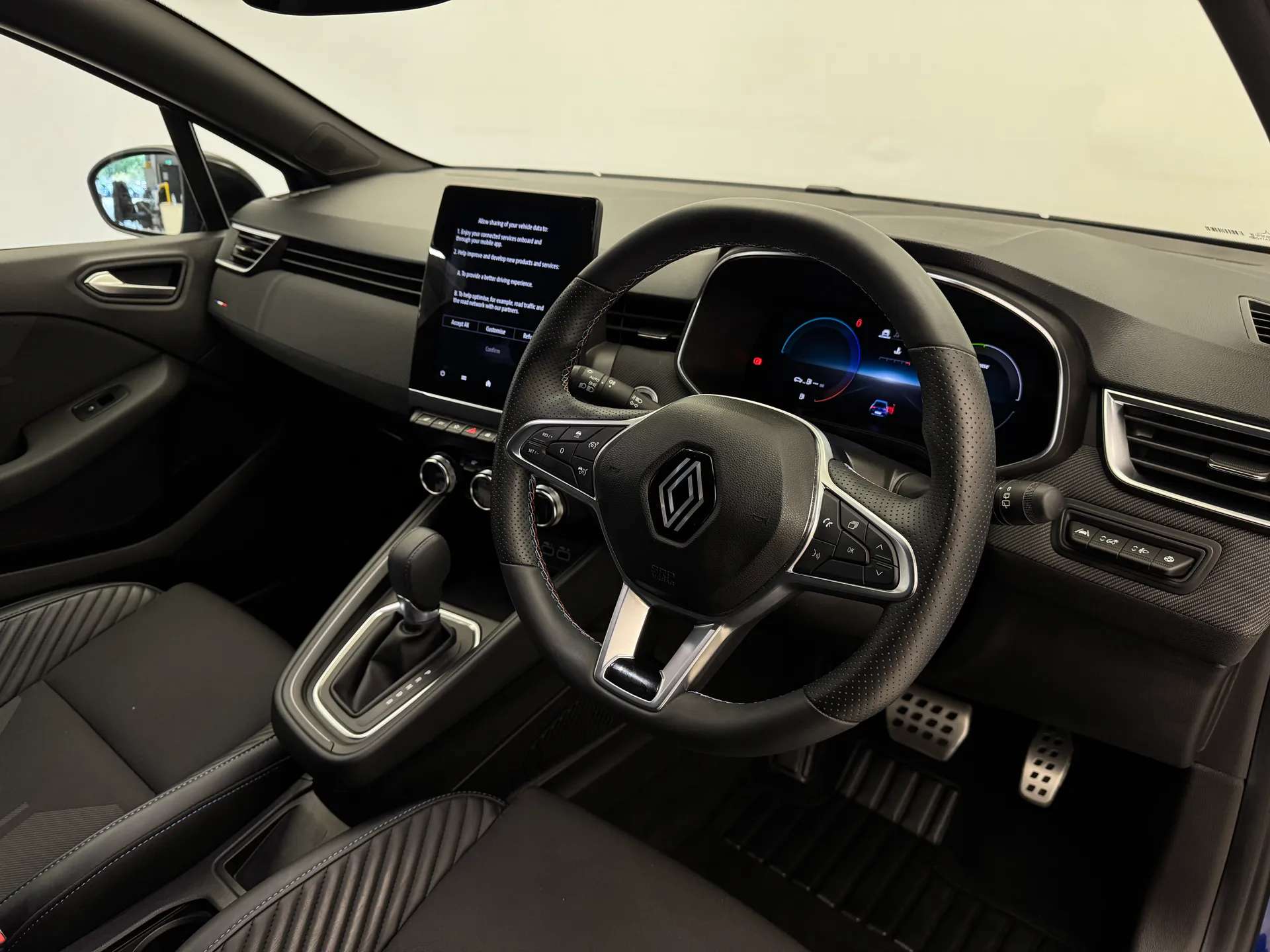 2025 RENAULT CLIO 2025 RENAULT CLIO