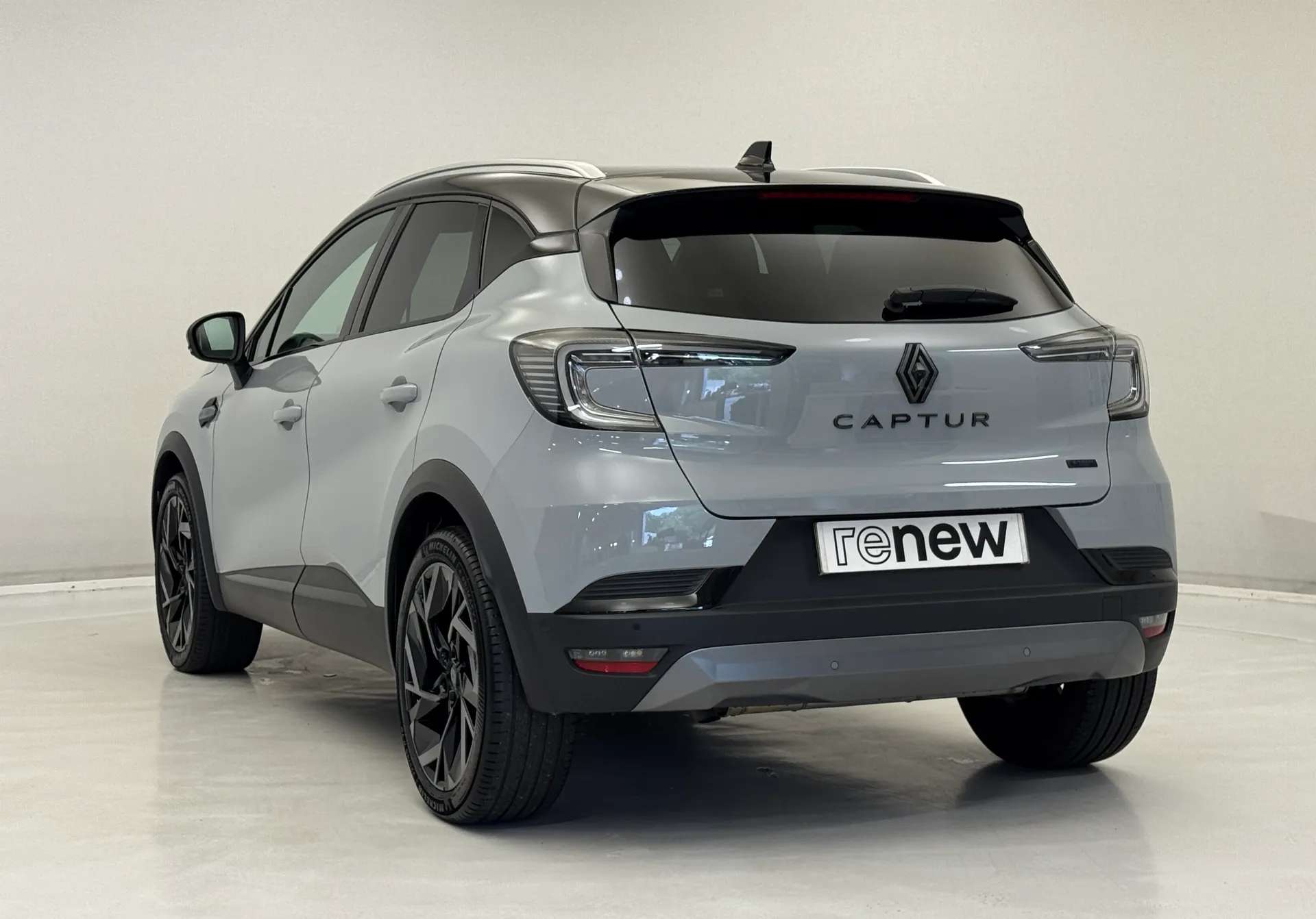 A 2025 RENAULT CAPTUR 1.6 E-Tech Full Hybrid 145 Esprit Alpine 5dr Auto A 2025 RENAULT CAPTUR 1.6 E-Tech Full Hybrid 145 Esprit Alpine 5dr Auto