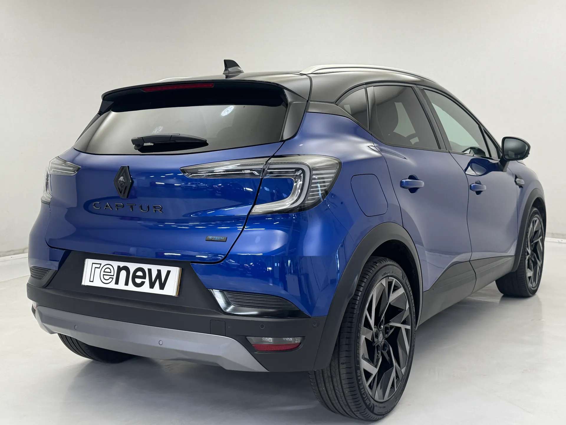A 2025 RENAULT CAPTUR 1.8 E-Tech Full Hybrid 160 Esprit Alpine 5dr Auto A 2025 RENAULT CAPTUR 1.8 E-Tech Full Hybrid 160 Esprit Alpine 5dr Auto