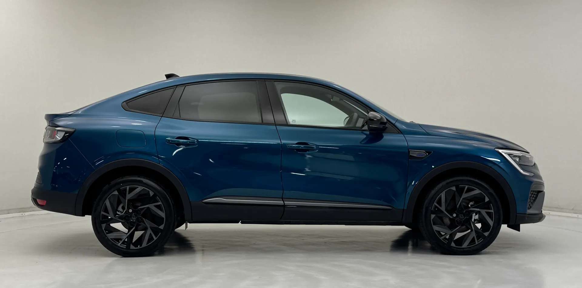 A 2024 RENAULT ARKANA 1.6 E-Tech FHEV 145 Esprit Alpine 5dr Auto A 2024 RENAULT ARKANA 1.6 E-Tech FHEV 145 Esprit Alpine 5dr Auto