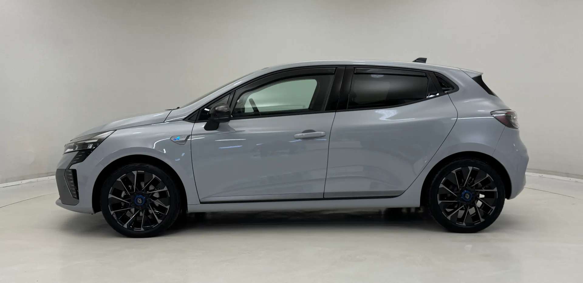 A 2023 RENAULT CLIO 1.6 E-TECH full hybrid 145 Esprit Alpine 5dr Auto A 2023 RENAULT CLIO 1.6 E-TECH full hybrid 145 Esprit Alpine 5dr Auto