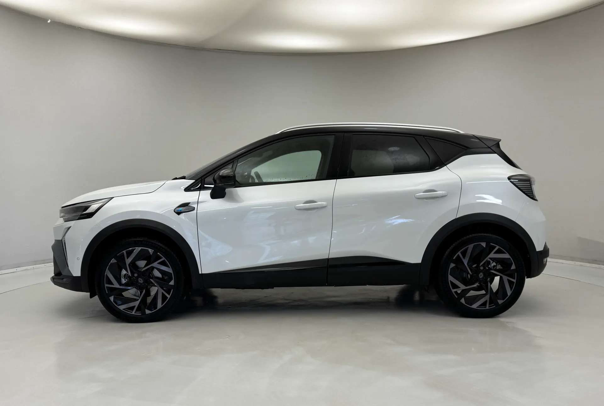 A 2024 RENAULT CAPTUR 1.6 E-Tech Full Hybrid 145 Esprit Alpine 5dr Auto A 2024 RENAULT CAPTUR 1.6 E-Tech Full Hybrid 145 Esprit Alpine 5dr Auto