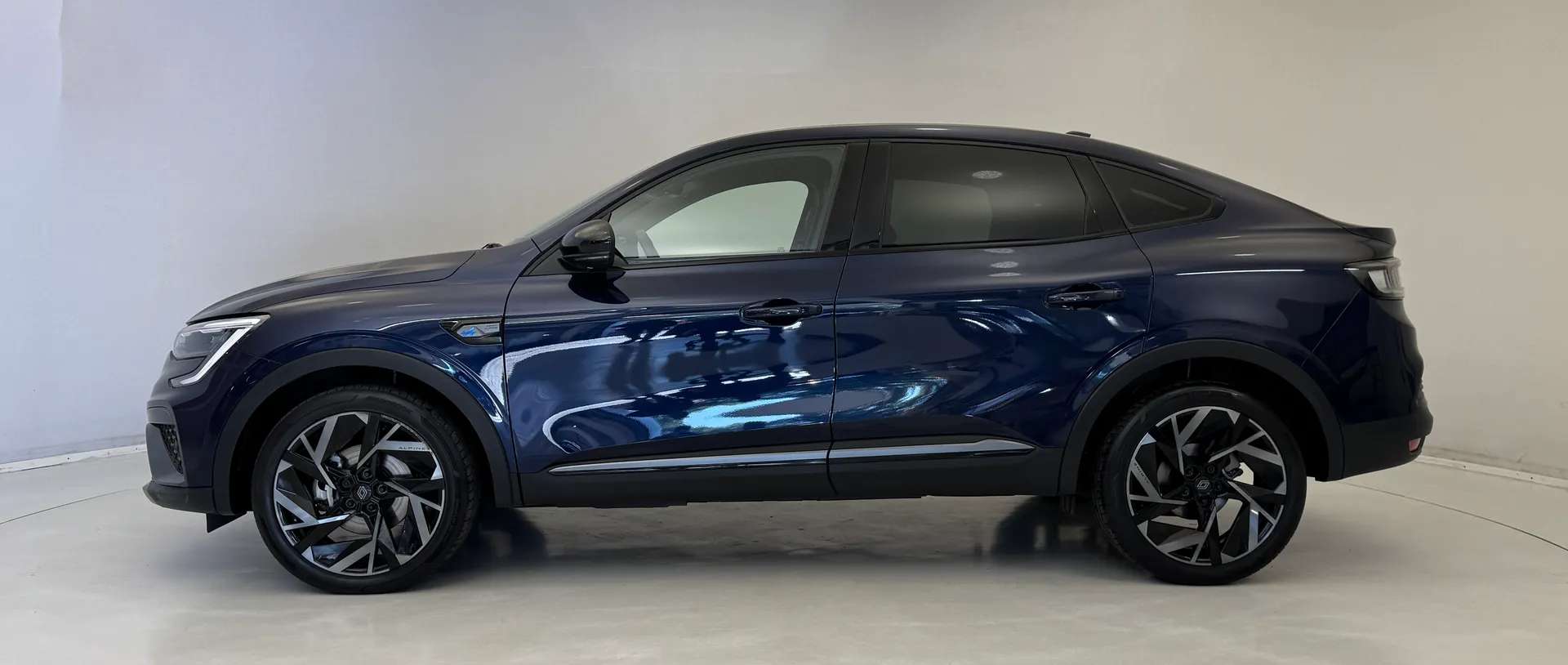 A 2024 RENAULT ARKANA 1.6 E-Tech FHEV 145 Esprit Alpine 5dr Auto A 2024 RENAULT ARKANA 1.6 E-Tech FHEV 145 Esprit Alpine 5dr Auto