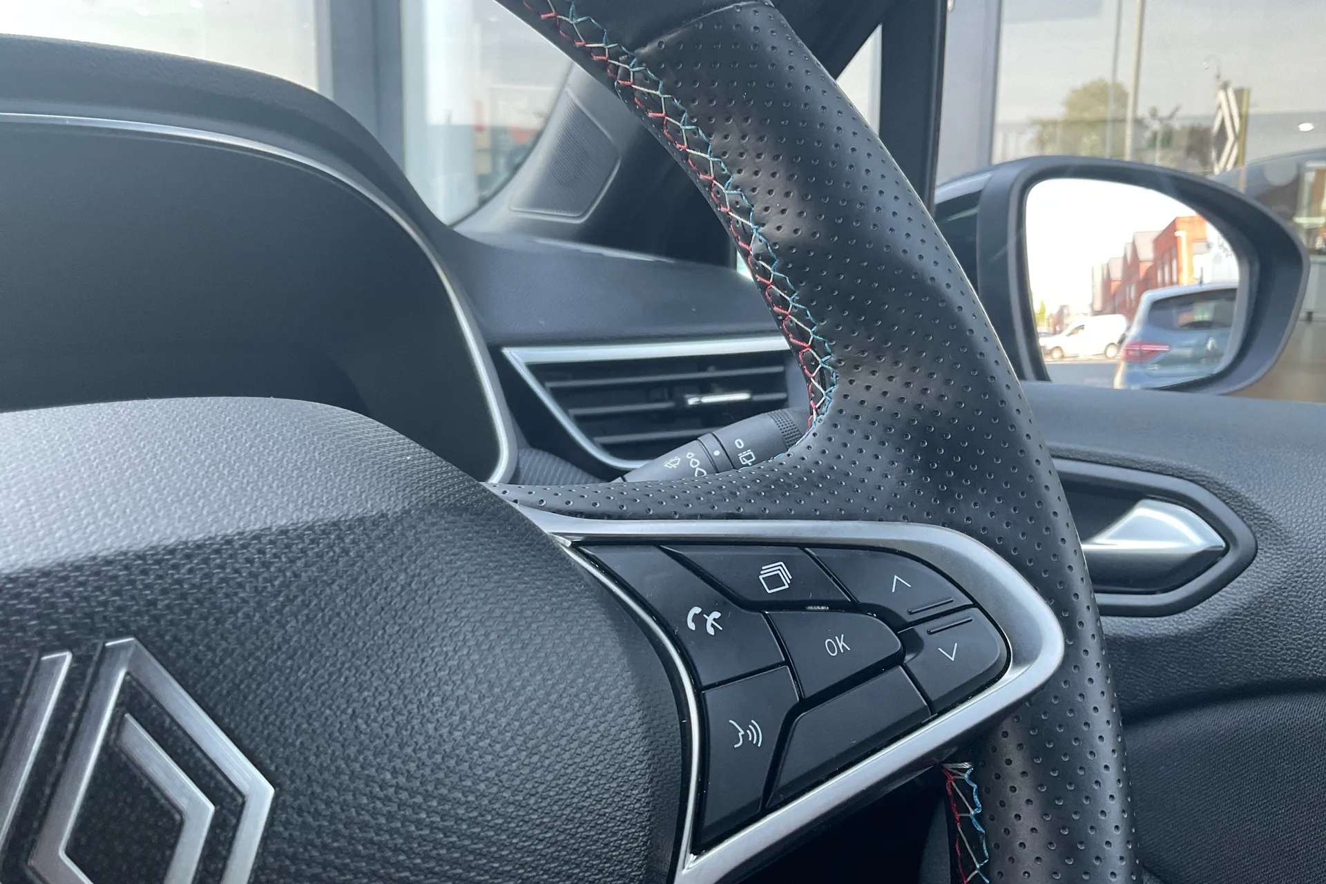 2025 RENAULT CLIO 2025 RENAULT CLIO