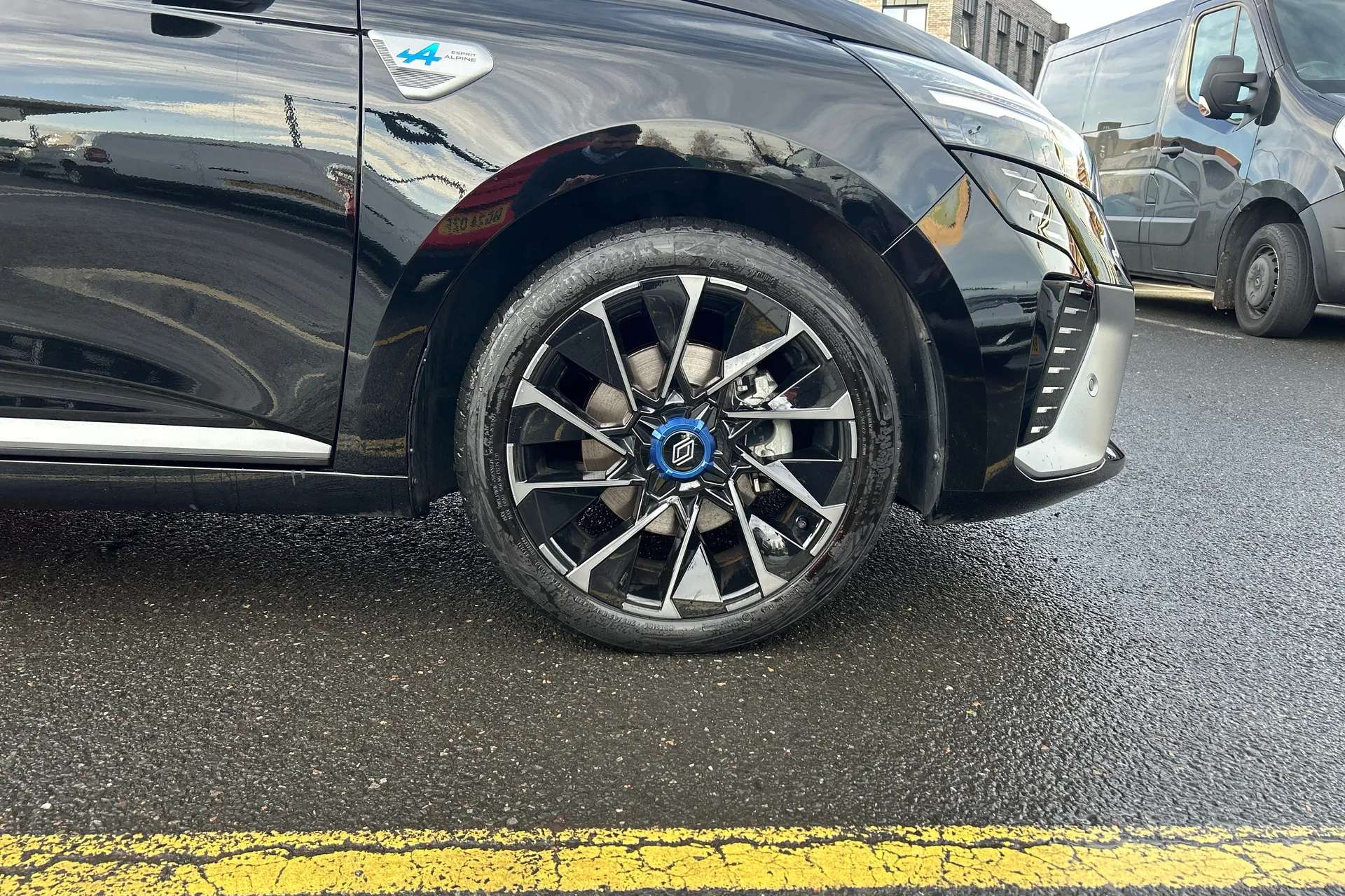 A 2024 RENAULT CLIO 1.6 E-TECH full hybrid 145 Esprit Alpine 5dr Auto A 2024 RENAULT CLIO 1.6 E-TECH full hybrid 145 Esprit Alpine 5dr Auto