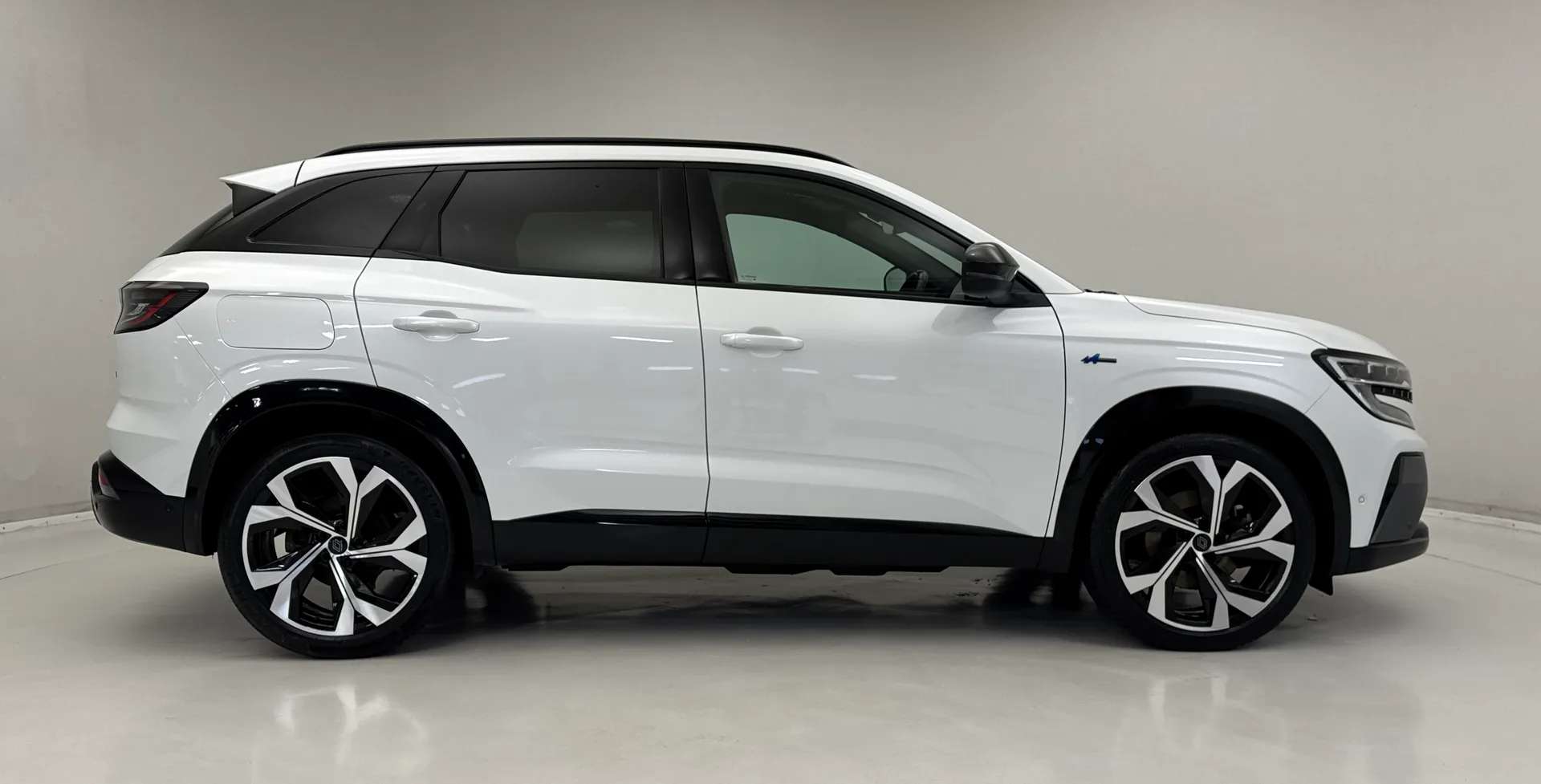 A 2023 RENAULT AUSTRAL E-Tech FHEV Techno Esprit Alpine 5dr Auto A 2023 RENAULT AUSTRAL E-Tech FHEV Techno Esprit Alpine 5dr Auto