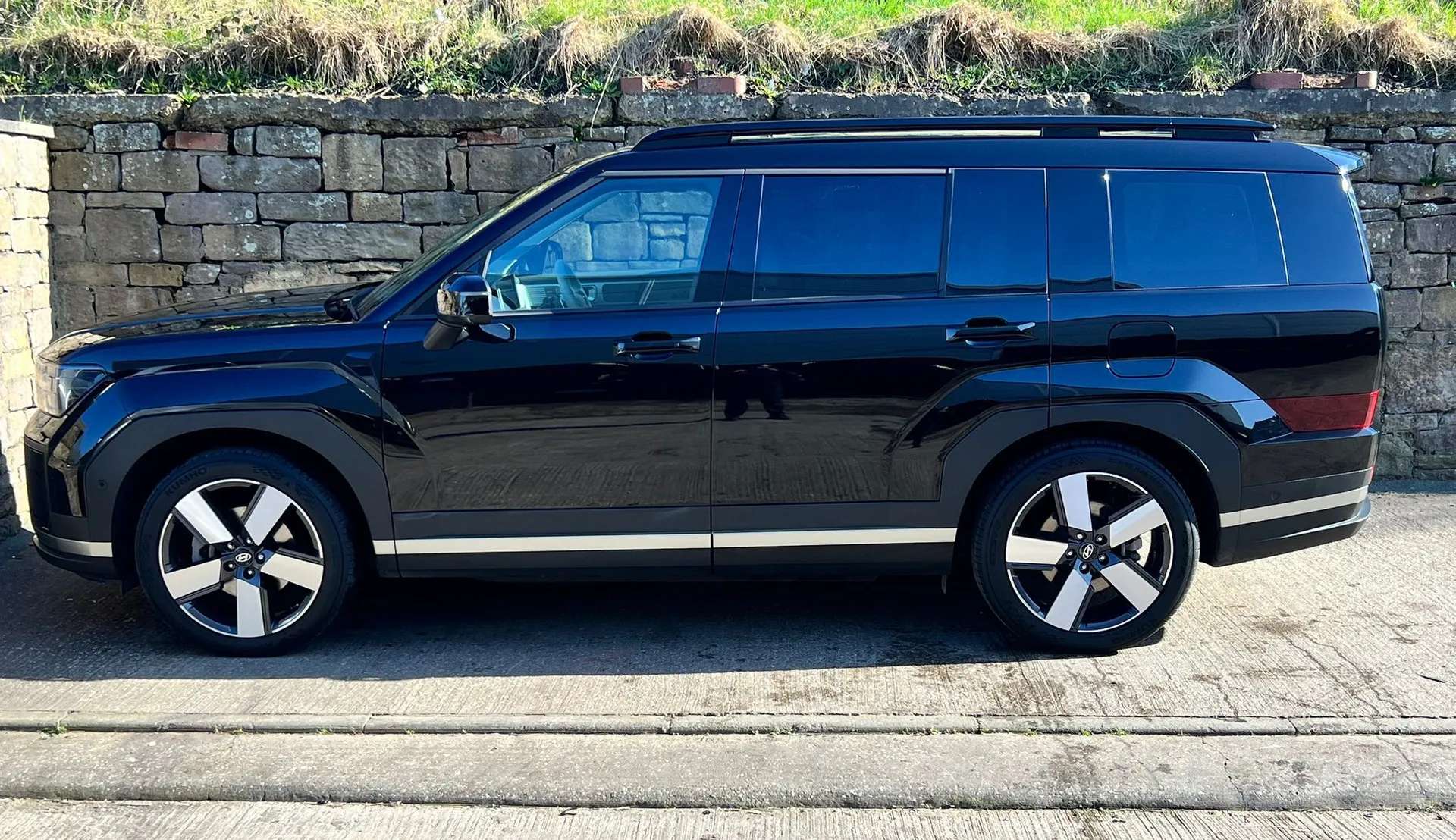 A 2024 HYUNDAI SANTA FE 1.6 TGDi 239 Hybrid Ultimate 5dr Auto A 2024 HYUNDAI SANTA FE 1.6 TGDi 239 Hybrid Ultimate 5dr Auto