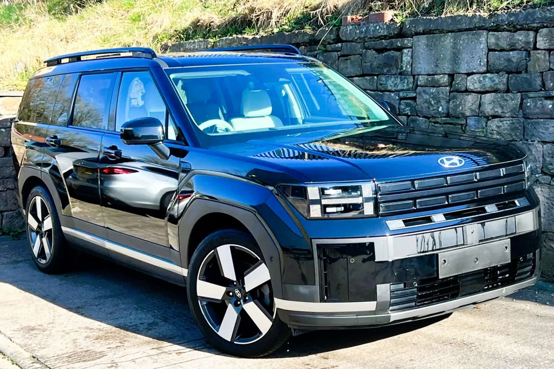 A 2024 HYUNDAI SANTA FE 1.6 TGDi 239 Hybrid Ultimate 5dr Auto A 2024 HYUNDAI SANTA FE 1.6 TGDi 239 Hybrid Ultimate 5dr Auto