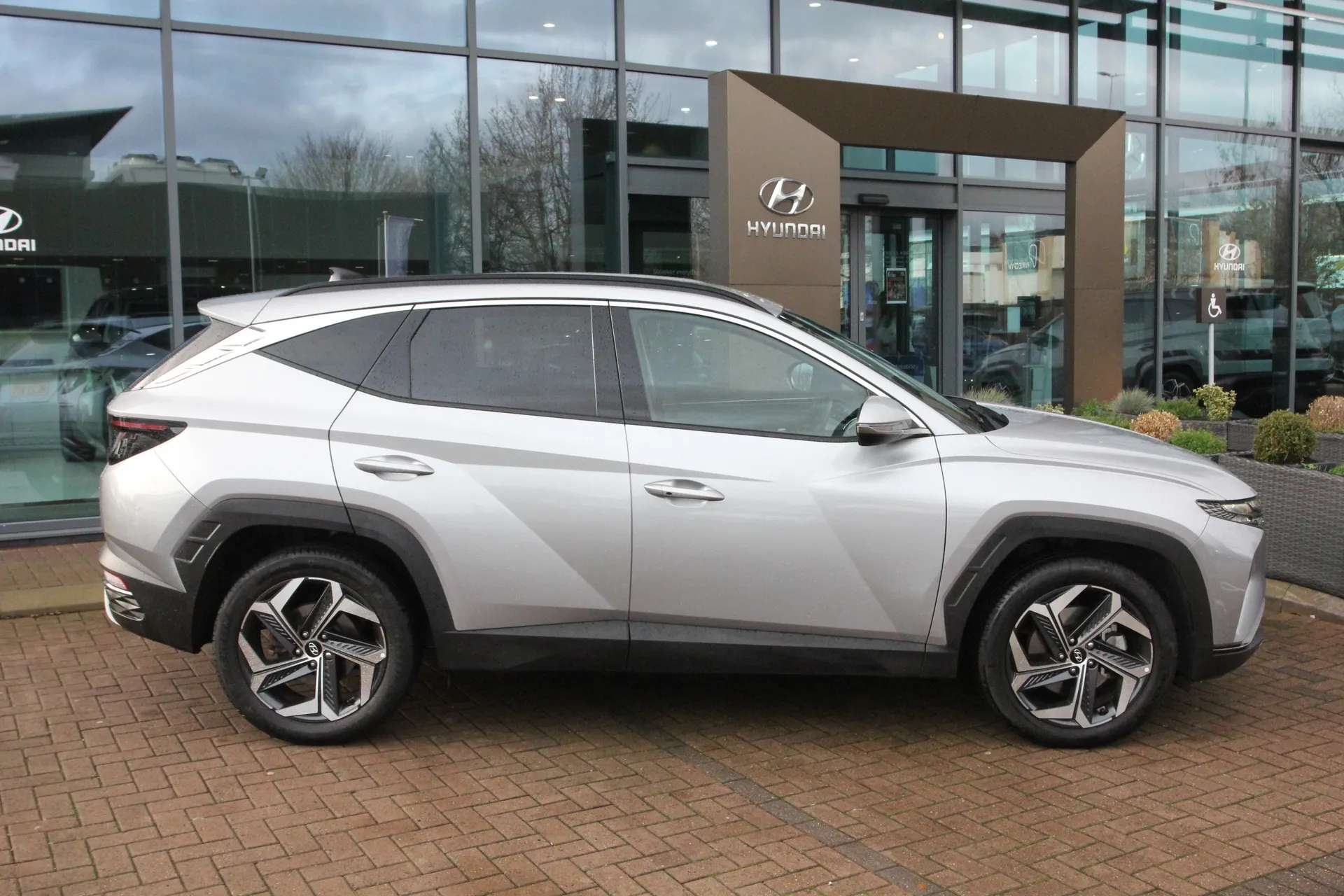 A 2022 HYUNDAI TUCSON 1.6 TGDi Hybrid 230 Premium 5dr 2WD Auto A 2022 HYUNDAI TUCSON 1.6 TGDi Hybrid 230 Premium 5dr 2WD Auto