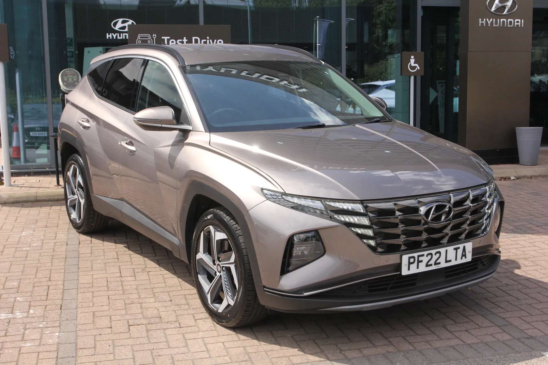 A 2022 HYUNDAI TUCSON 1.6 TGDi Hybrid 230 Premium 5dr 2WD Auto ZERO DEPOSIT FINANCE AVAILABLE A 2022 HYUNDAI TUCSON 1.6 TGDi Hybrid 230 Premium 5dr 2WD Auto ZERO DEPOSIT FINANCE AVAILABLE