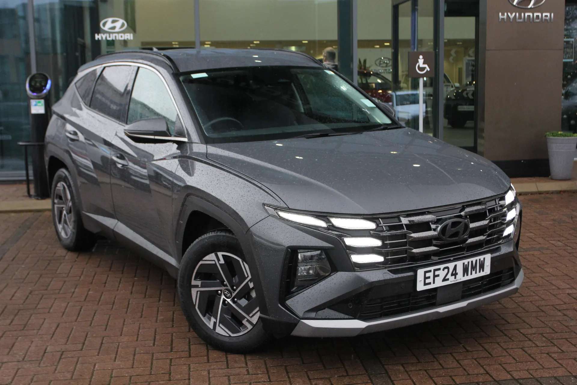 A 2024 HYUNDAI TUCSON 1.6T Plug-in Hybrid Premium 5dr 4WD Auto A 2024 HYUNDAI TUCSON 1.6T Plug-in Hybrid Premium 5dr 4WD Auto