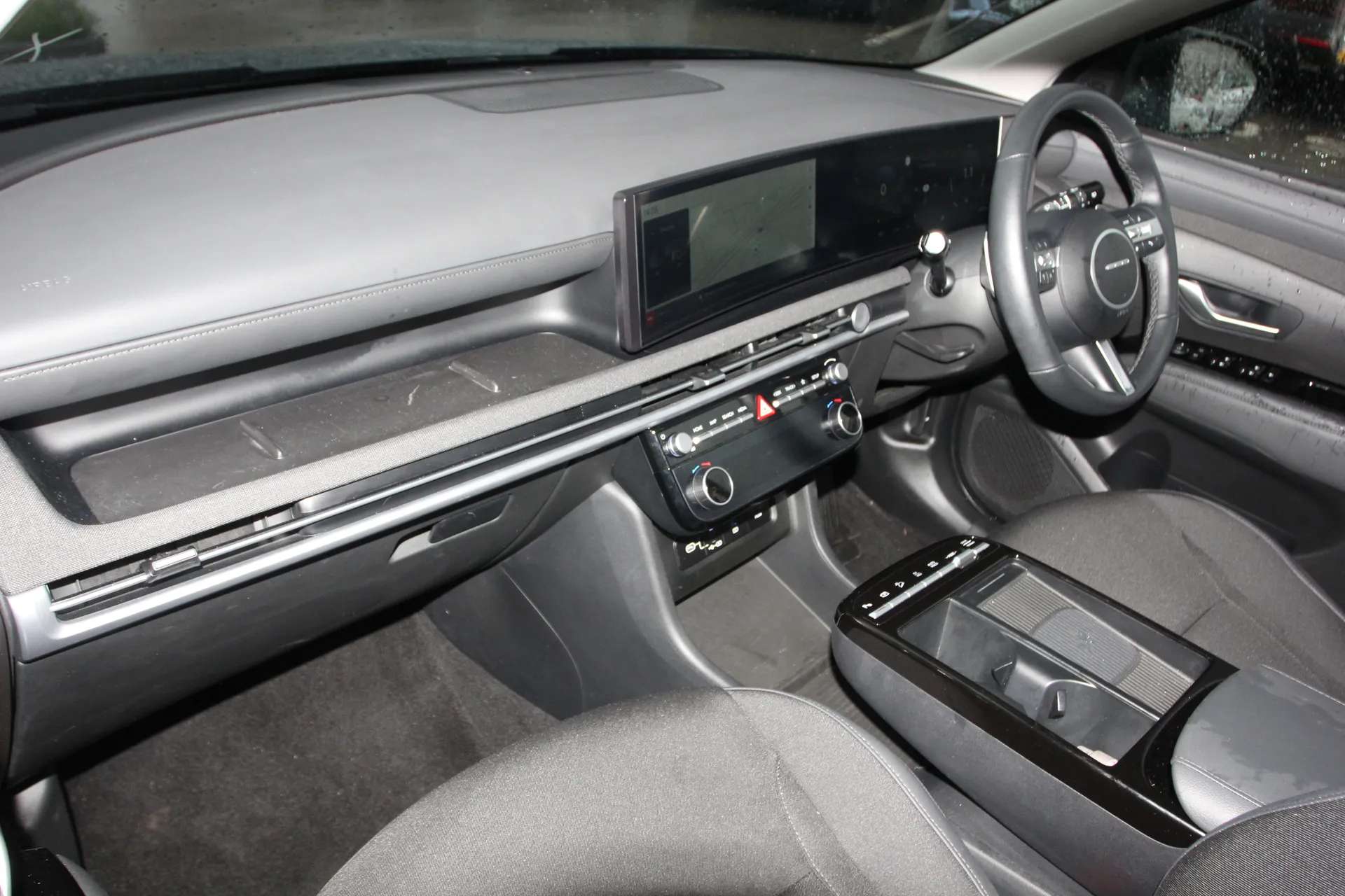 A 2024 HYUNDAI TUCSON 1.6T Plug-in Hybrid Premium 5dr 4WD Auto A 2024 HYUNDAI TUCSON 1.6T Plug-in Hybrid Premium 5dr 4WD Auto