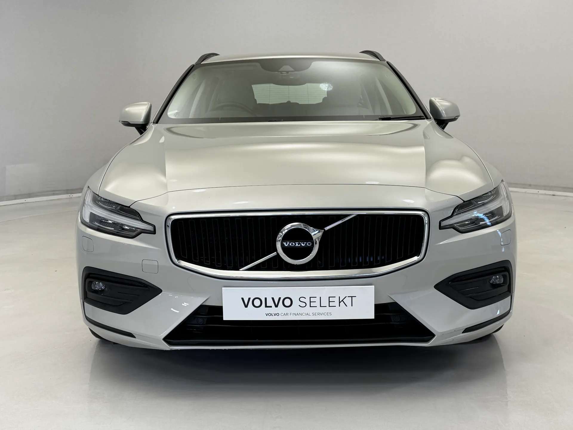 A 2018 VOLVO V60 2.0 D3 Momentum Pro 5dr Auto A 2018 VOLVO V60 2.0 D3 Momentum Pro 5dr Auto