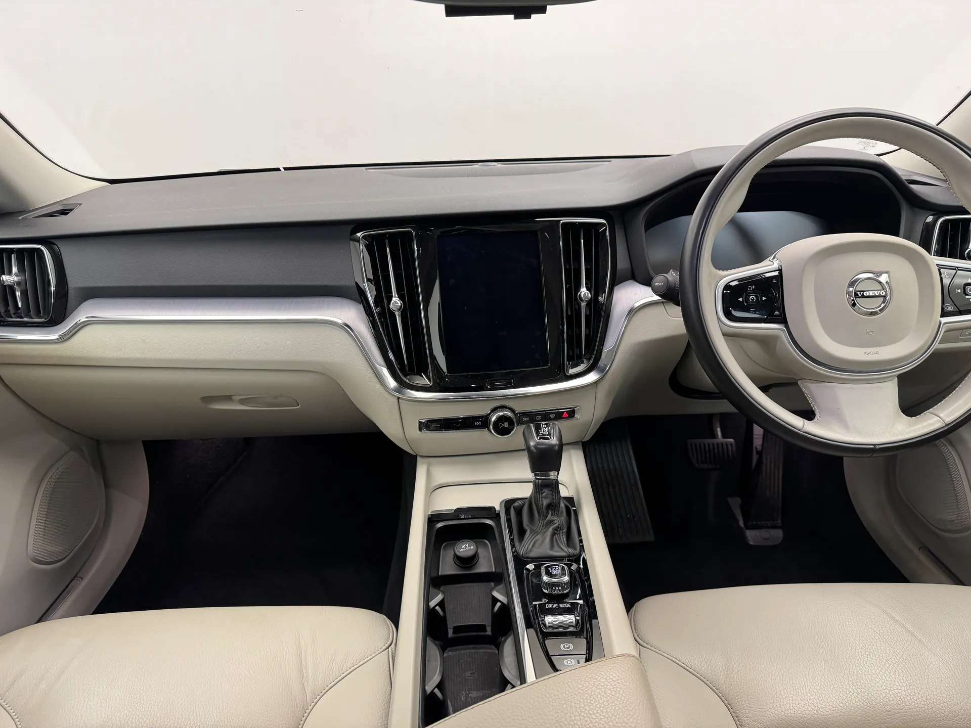 2018 VOLVO V60 2018 VOLVO V60