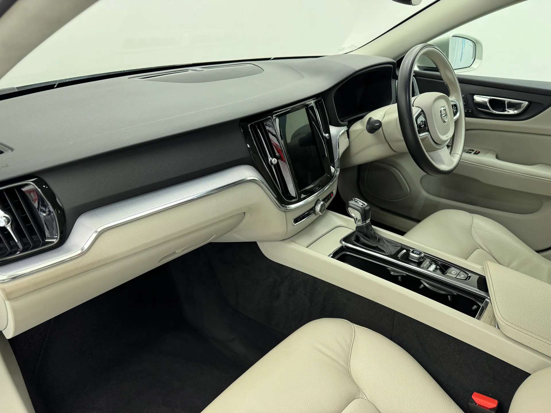 2018 VOLVO V60 2018 VOLVO V60