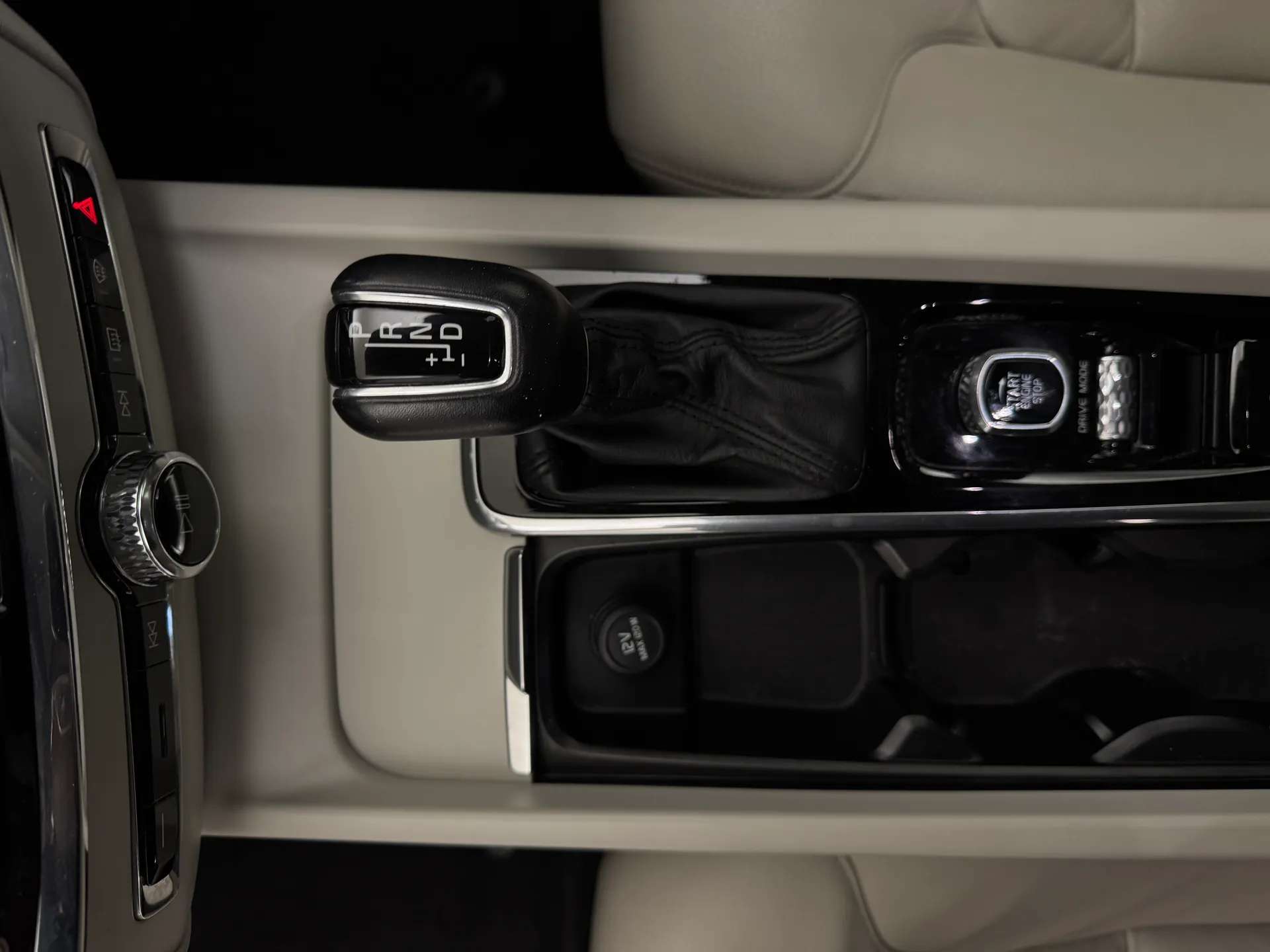 2018 VOLVO V60 2018 VOLVO V60