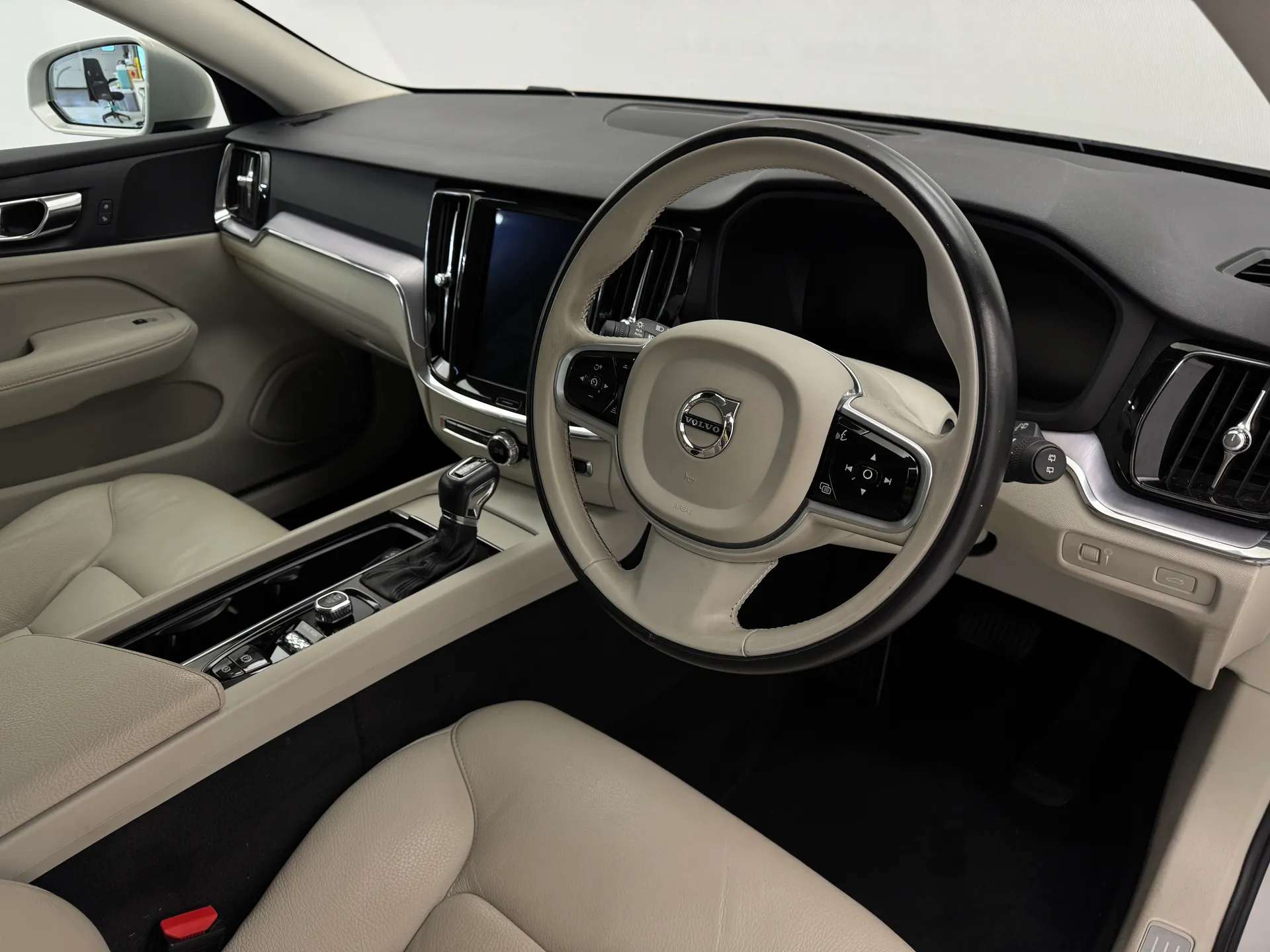 2018 VOLVO V60 2018 VOLVO V60