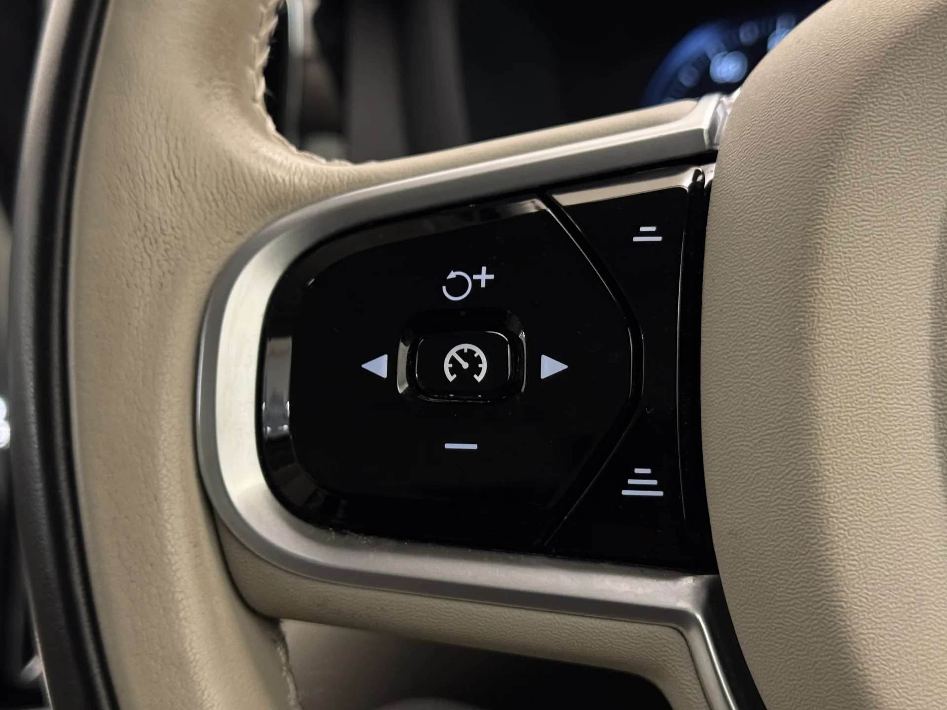 2018 VOLVO V60 2018 VOLVO V60
