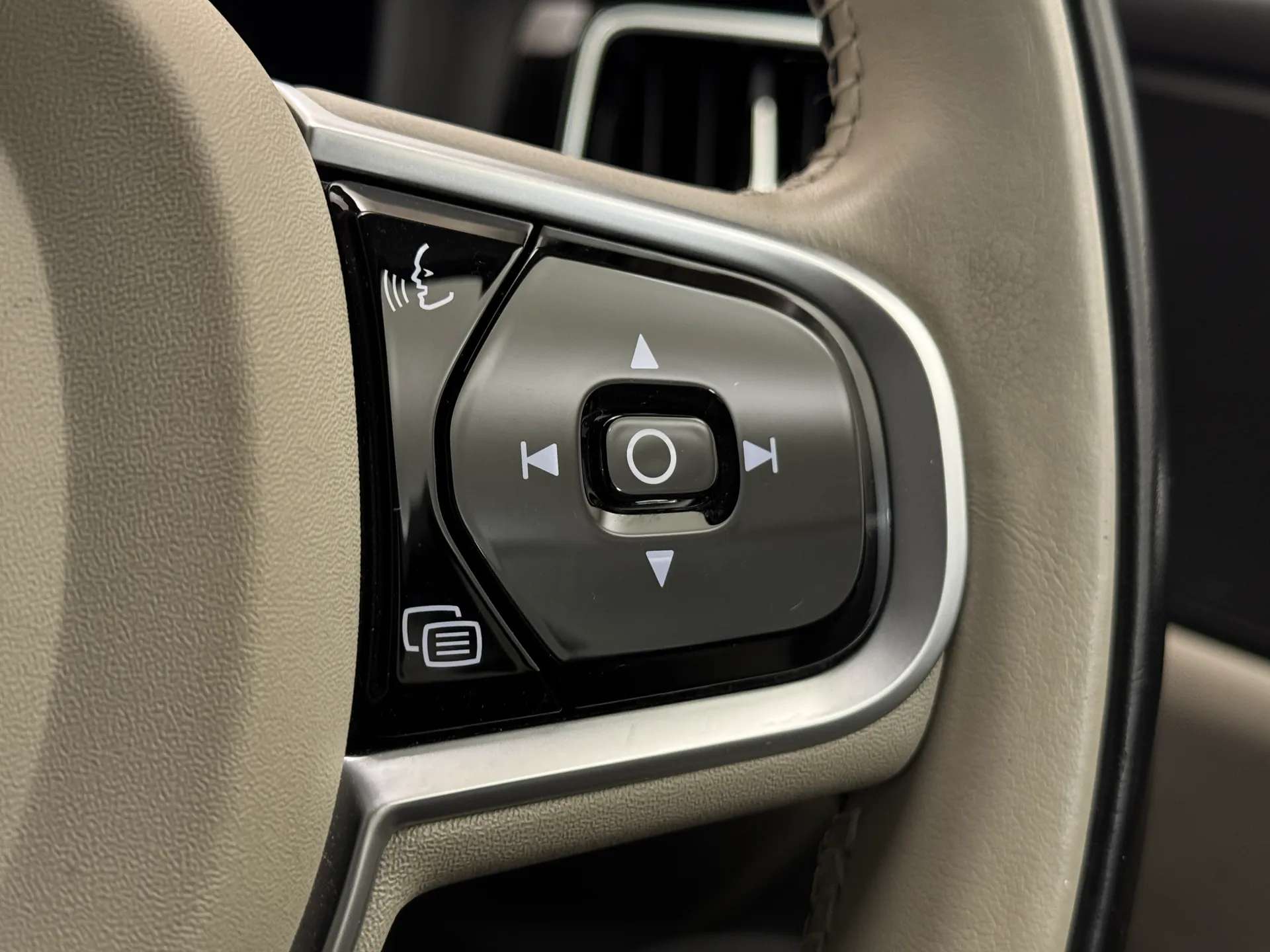 2018 VOLVO V60 2018 VOLVO V60