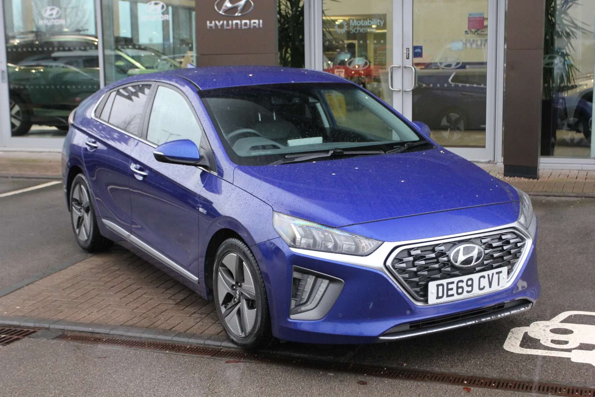 A 2019 HYUNDAI IONIQ 1.6 GDi Hybrid Premium SE 5dr DCT A 2019 HYUNDAI IONIQ 1.6 GDi Hybrid Premium SE 5dr DCT