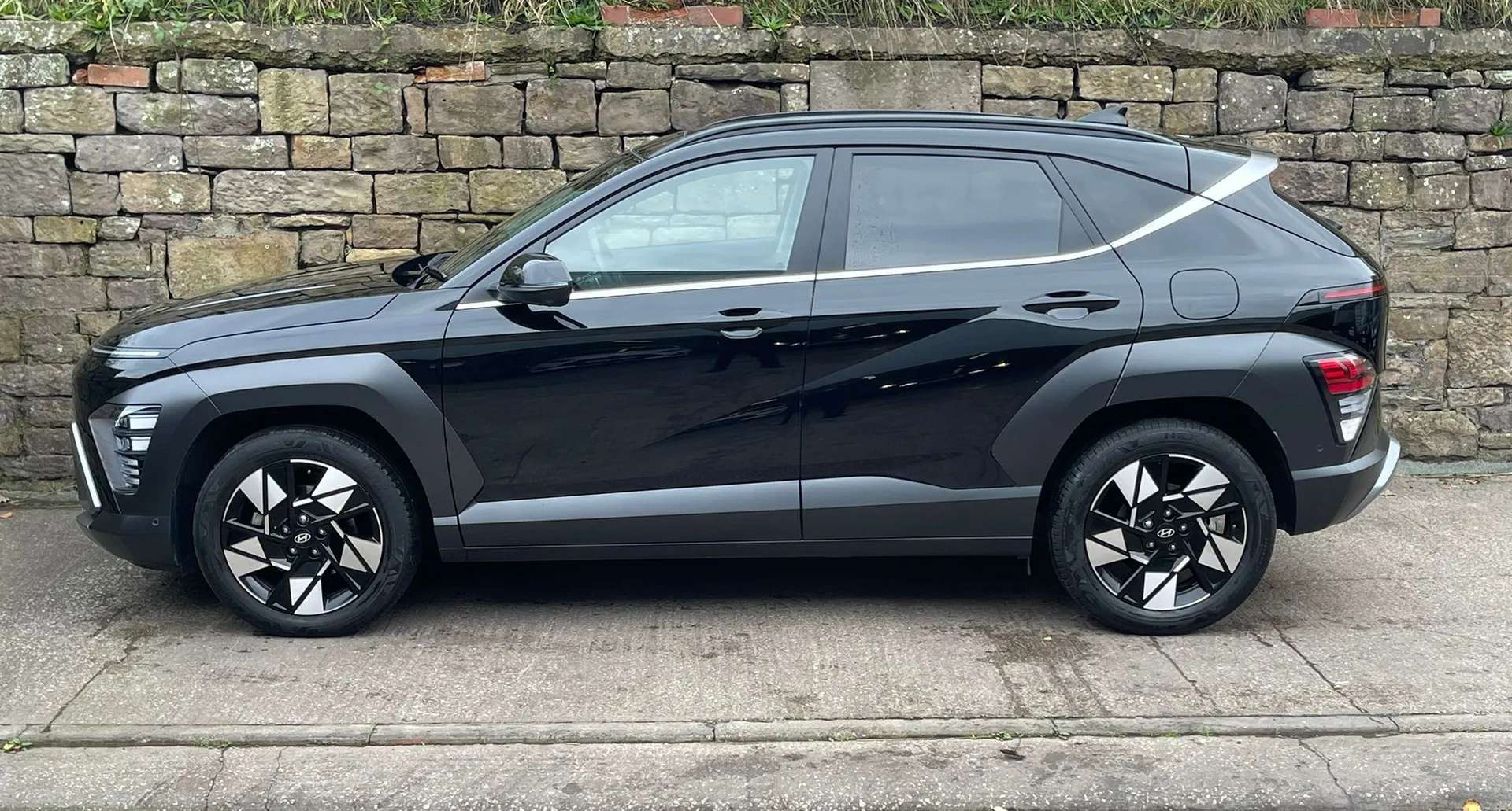 A 2025 HYUNDAI KONA 1.6 Hybrid 129 Ultimate 5dr DCT âAUTOâNAVâLEATHERâCAMERAâ A 2025 HYUNDAI KONA 1.6 Hybrid 129 Ultimate 5dr DCT âAUTOâNAVâLEATHERâCAMERAâ