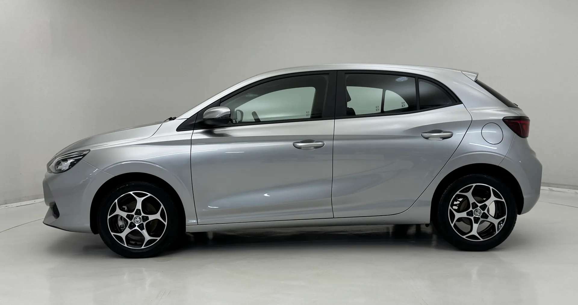 A 2025 MG MOTOR UK MG3 1.5 SE 5dr ð¢ 8.9% + £750 OFF! ð¢ A 2025 MG MOTOR UK MG3 1.5 SE 5dr ð¢ 8.9% + £750 OFF! ð¢