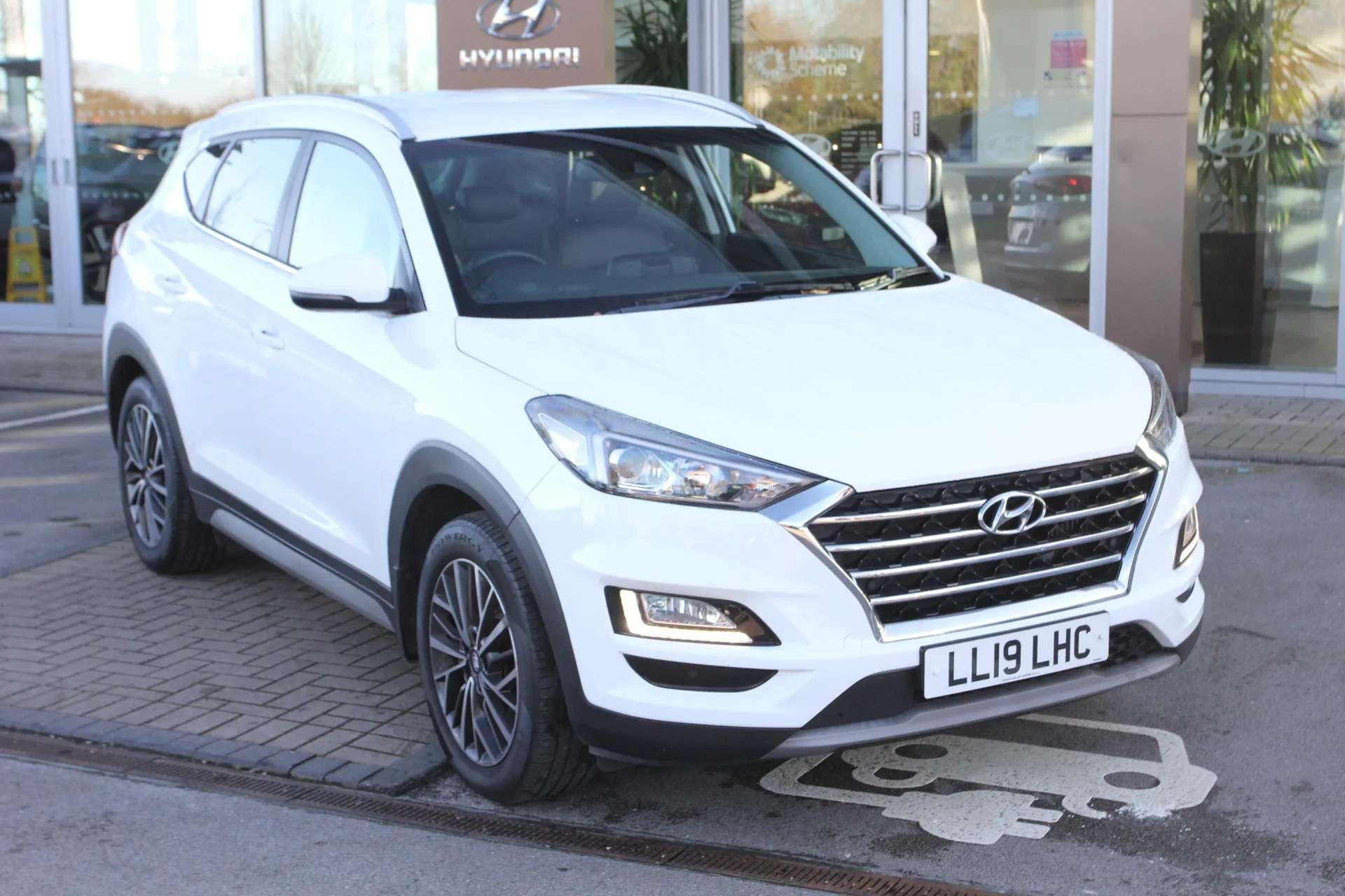A 2019 HYUNDAI TUCSON 1.6 TGDi 177 Premium 5dr 2WD A 2019 HYUNDAI TUCSON 1.6 TGDi 177 Premium 5dr 2WD