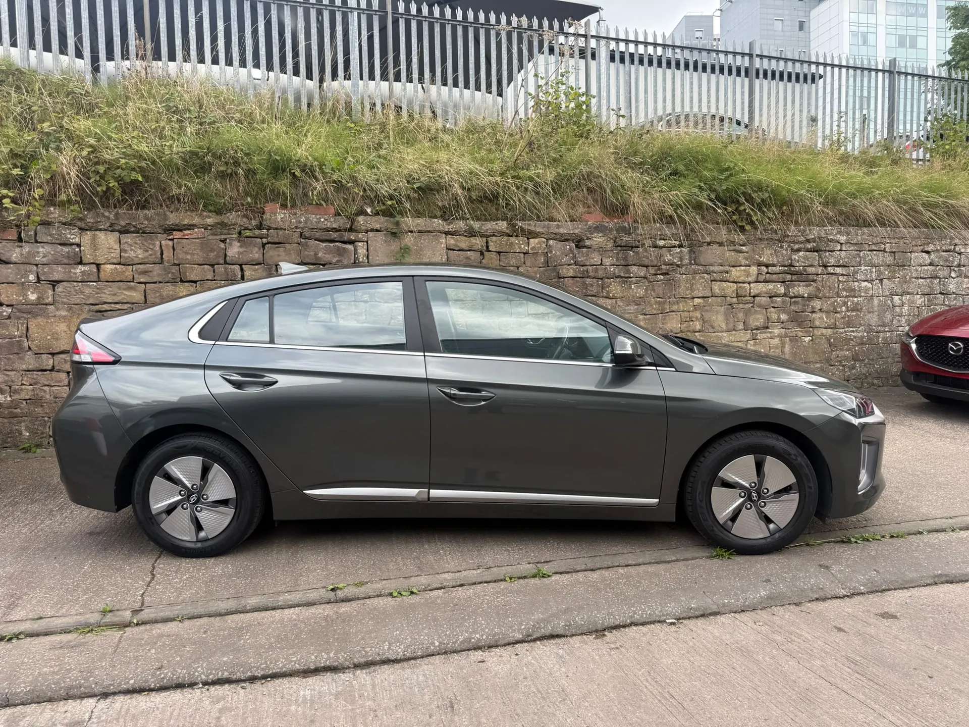 A 2022 HYUNDAI IONIQ 1.6 GDi Hybrid Premium 5dr DCT âHEATED SEATSâCAMERAâNAVâ A 2022 HYUNDAI IONIQ 1.6 GDi Hybrid Premium 5dr DCT âHEATED SEATSâCAMERAâNAVâ