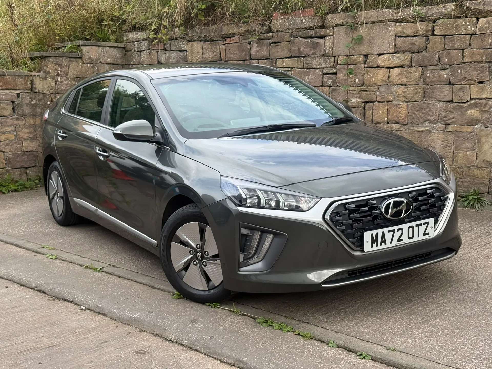 A 2022 HYUNDAI IONIQ 1.6 GDi Hybrid Premium 5dr DCT âHEATED SEATSâCAMERAâNAVâ A 2022 HYUNDAI IONIQ 1.6 GDi Hybrid Premium 5dr DCT âHEATED SEATSâCAMERAâNAVâ
