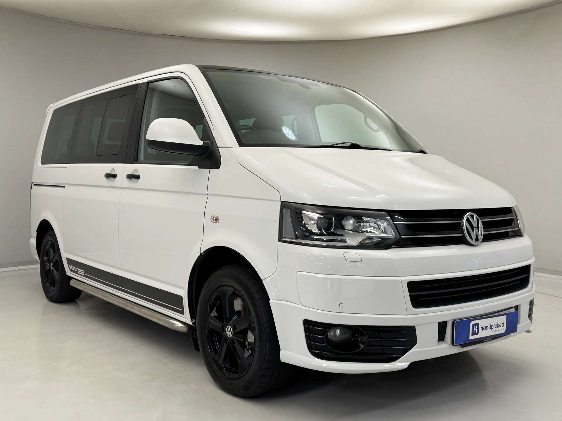 A 2012 VOLKSWAGEN CARAVELLE 2.0 BiTDI Edition 25 180 4MOTION 5dr DSG A 2012 VOLKSWAGEN CARAVELLE 2.0 BiTDI Edition 25 180 4MOTION 5dr DSG