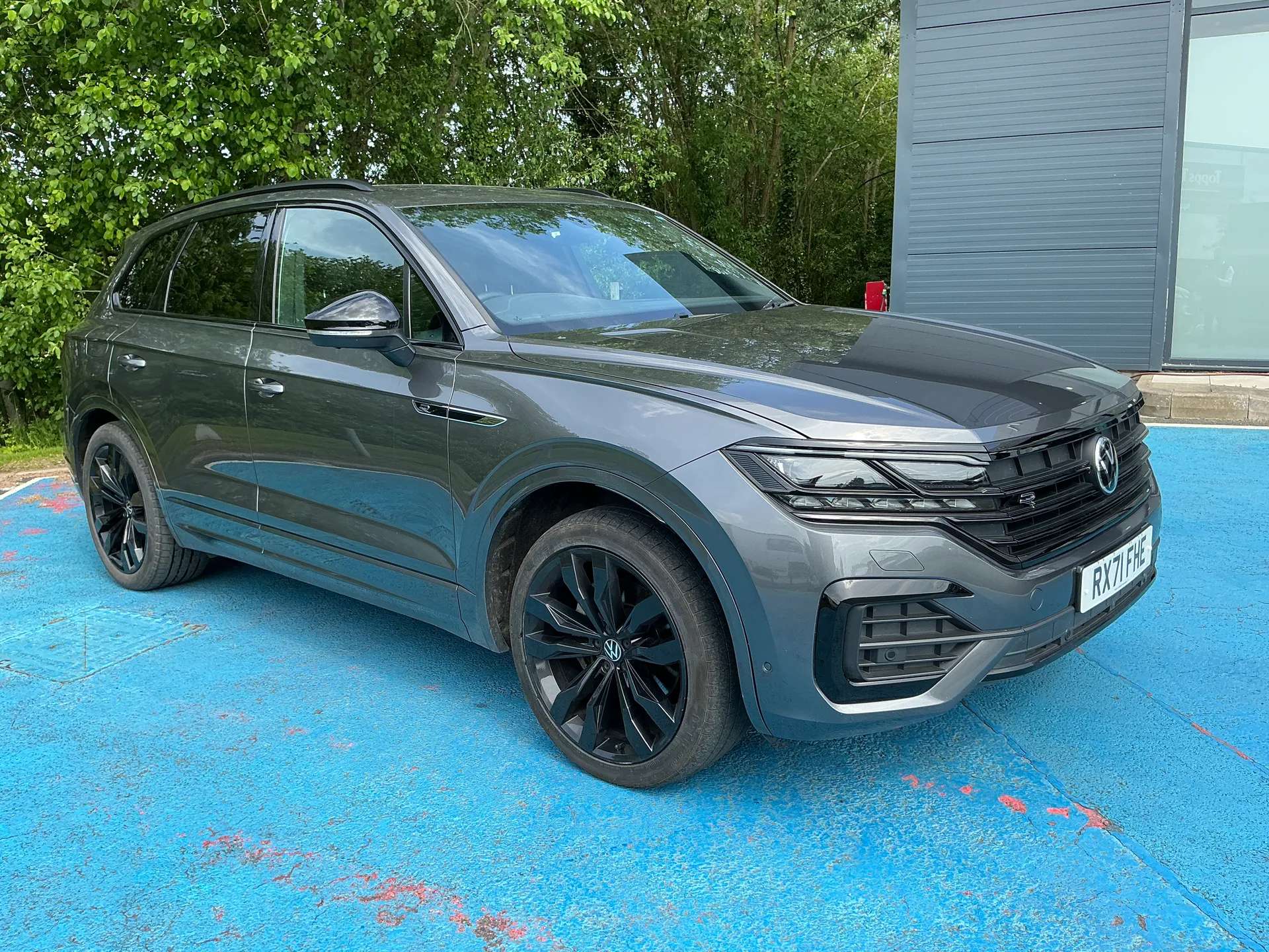 A 2021 VOLKSWAGEN TOUAREG 3.0 V6 TDI 4Motion Black Edition 5dr Tip Auto A 2021 VOLKSWAGEN TOUAREG 3.0 V6 TDI 4Motion Black Edition 5dr Tip Auto