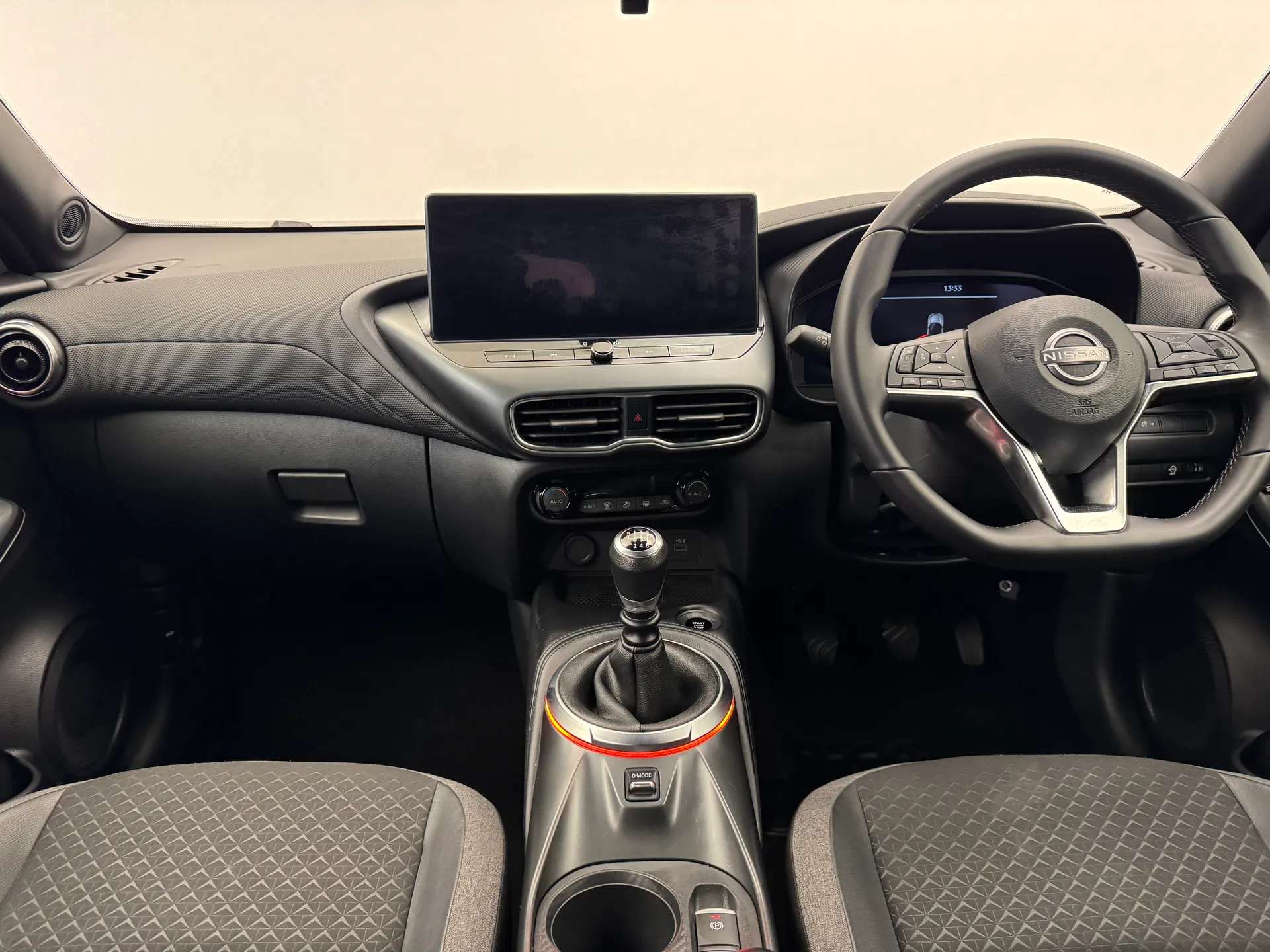 A 2025 NISSAN JUKE 1.0 DiG-T N-Connecta 5dr A 2025 NISSAN JUKE 1.0 DiG-T N-Connecta 5dr