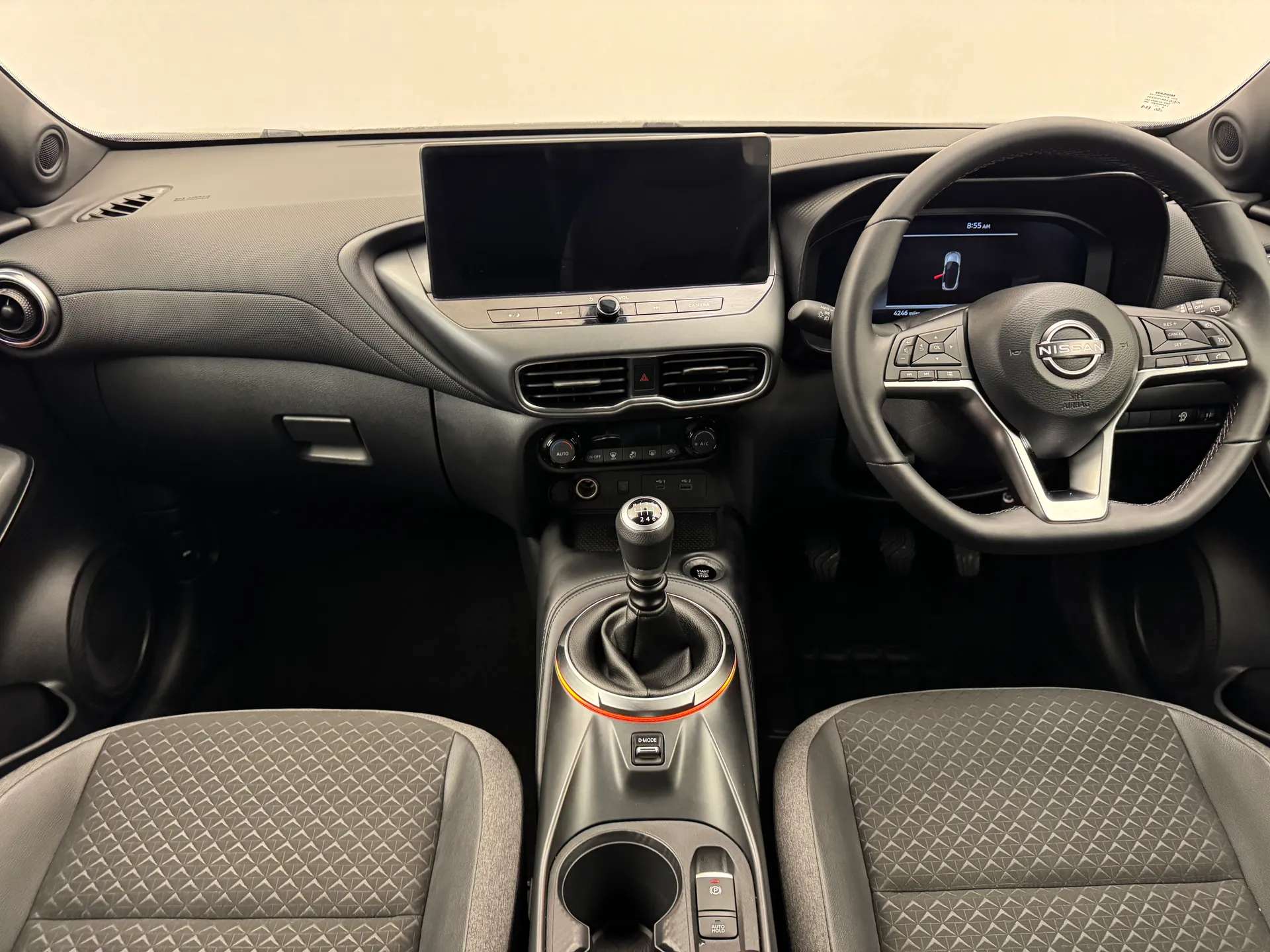 A 2024 NISSAN JUKE 1.0 DiG-T N-Connecta 5dr A 2024 NISSAN JUKE 1.0 DiG-T N-Connecta 5dr