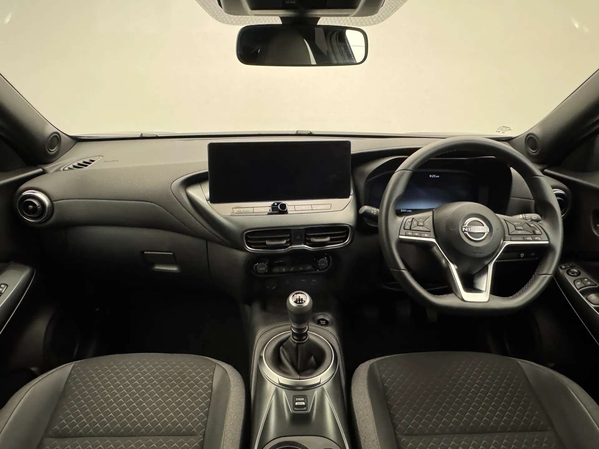 A 2025 NISSAN JUKE 1.0 DiG-T N-Connecta 5dr A 2025 NISSAN JUKE 1.0 DiG-T N-Connecta 5dr