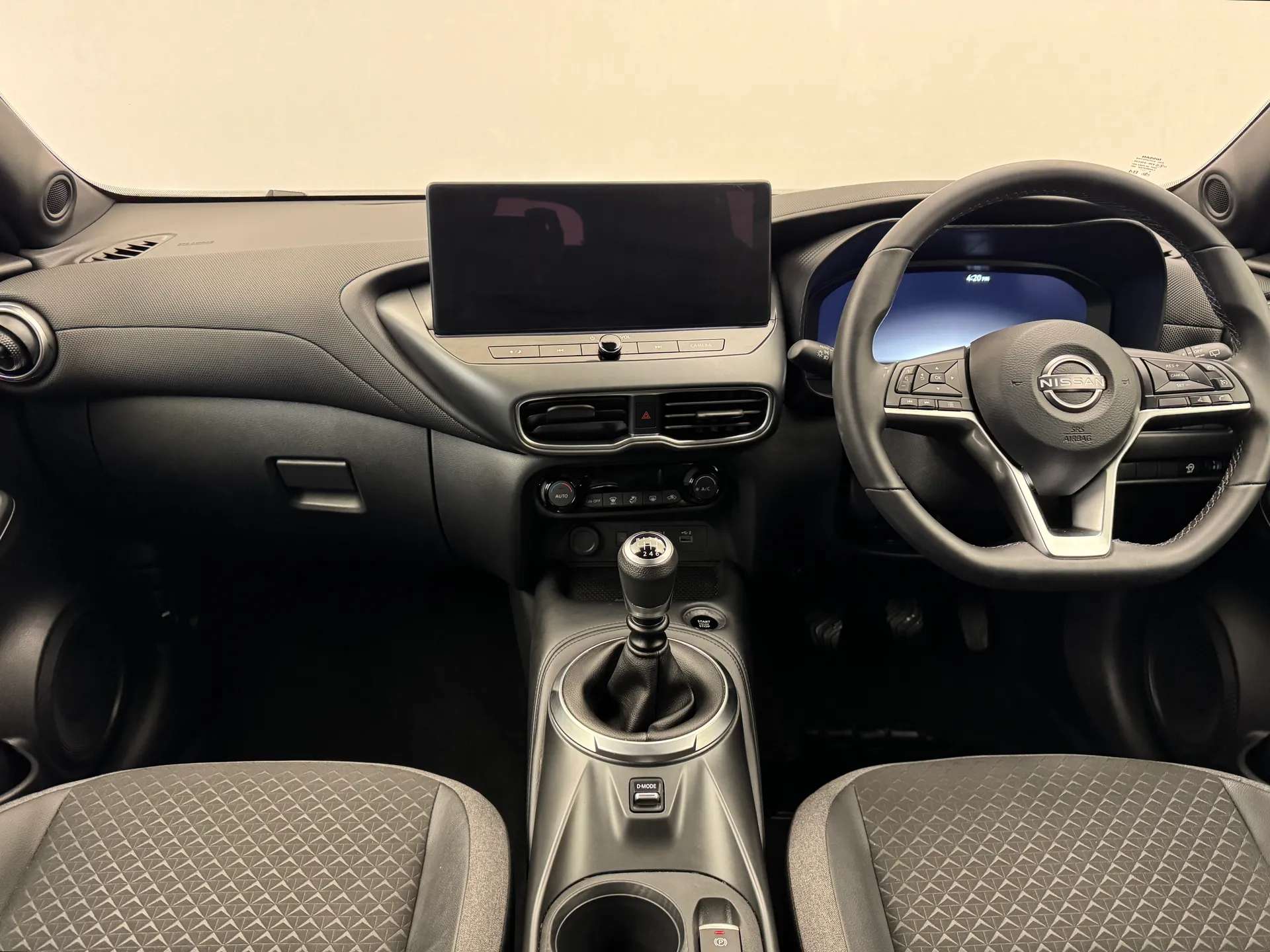 A 2024 NISSAN JUKE 1.0 DiG-T N-Connecta 5dr A 2024 NISSAN JUKE 1.0 DiG-T N-Connecta 5dr