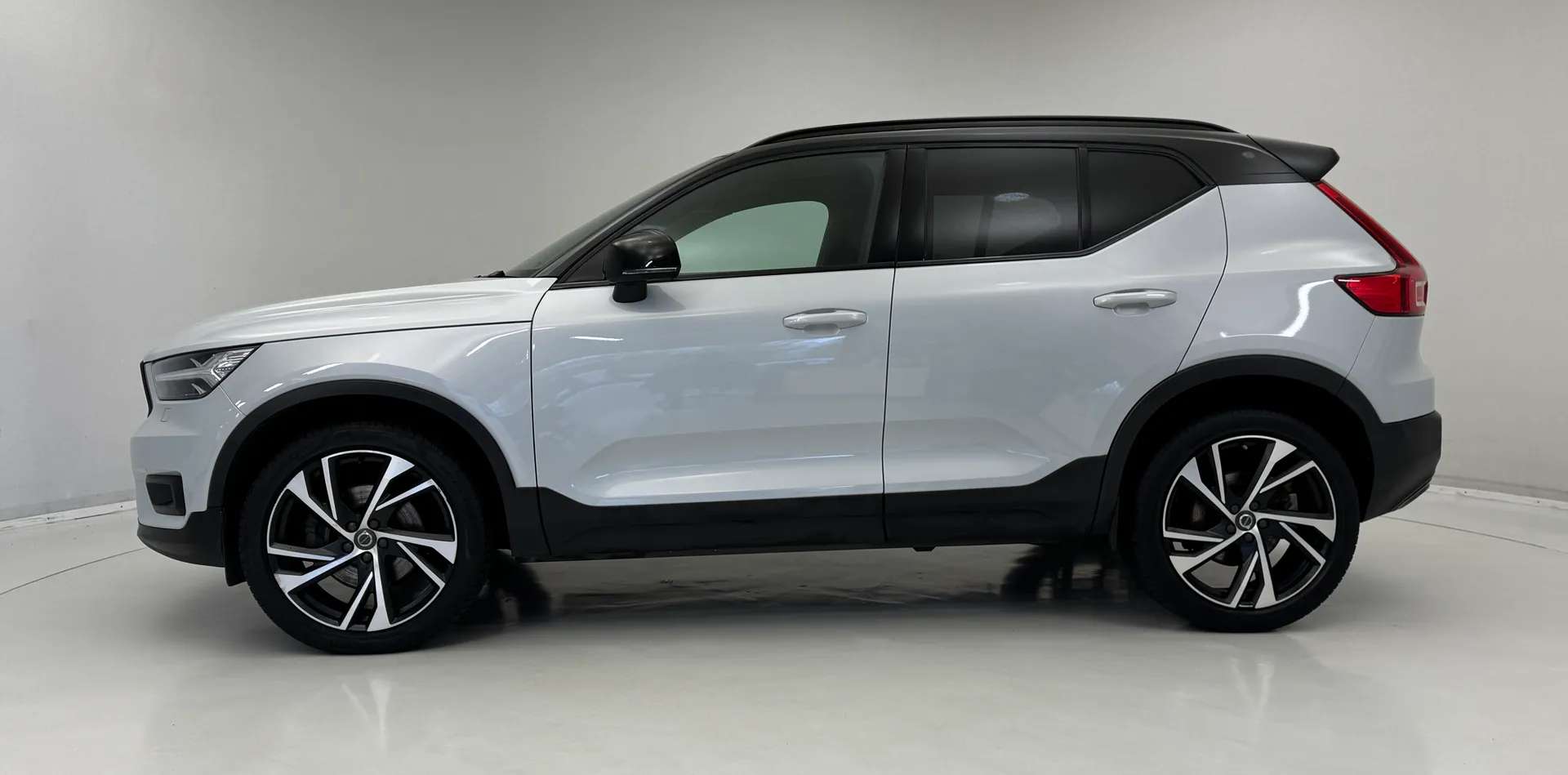 2020 VOLVO XC40 2020 VOLVO XC40