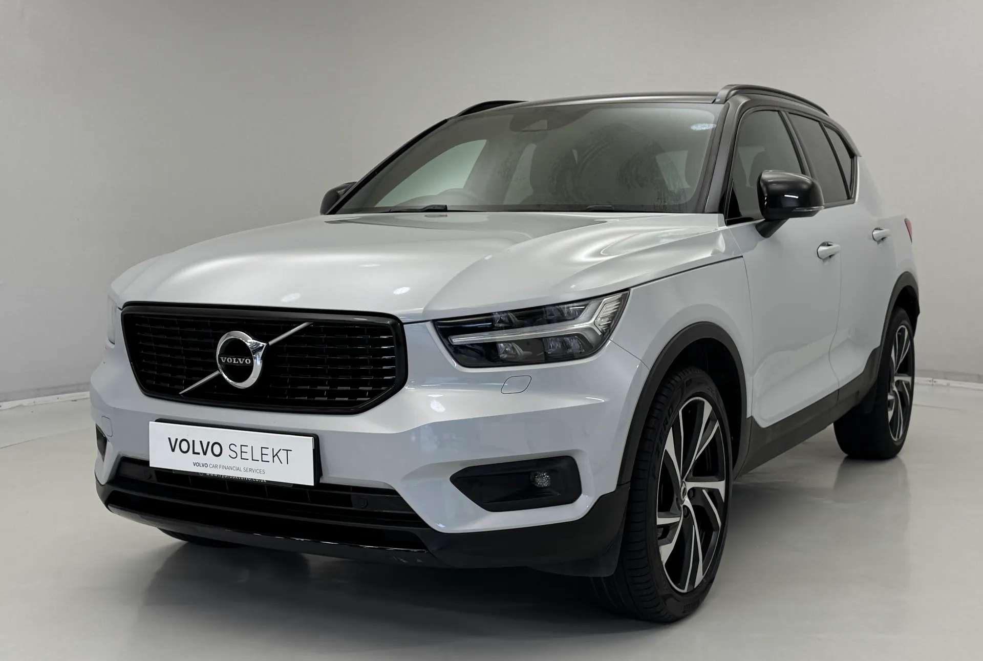 2020 VOLVO XC40 2020 VOLVO XC40