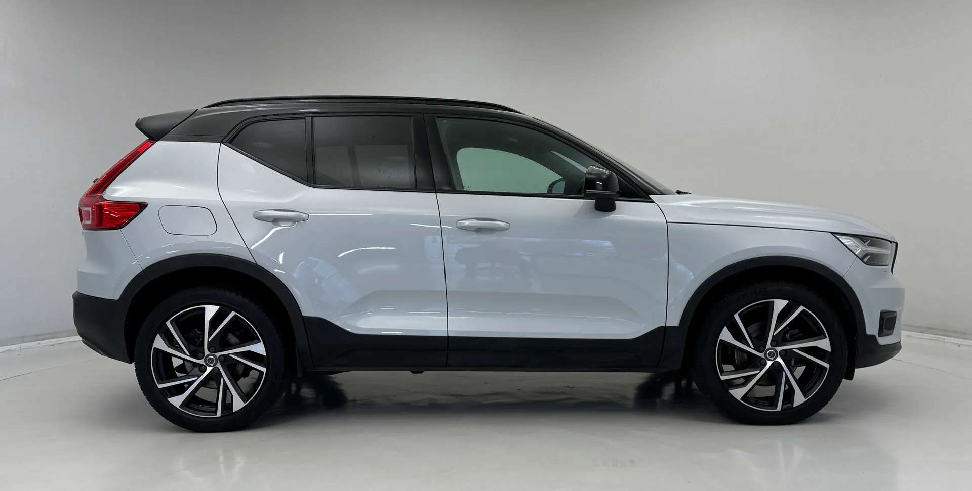 2020 VOLVO XC40 2020 VOLVO XC40