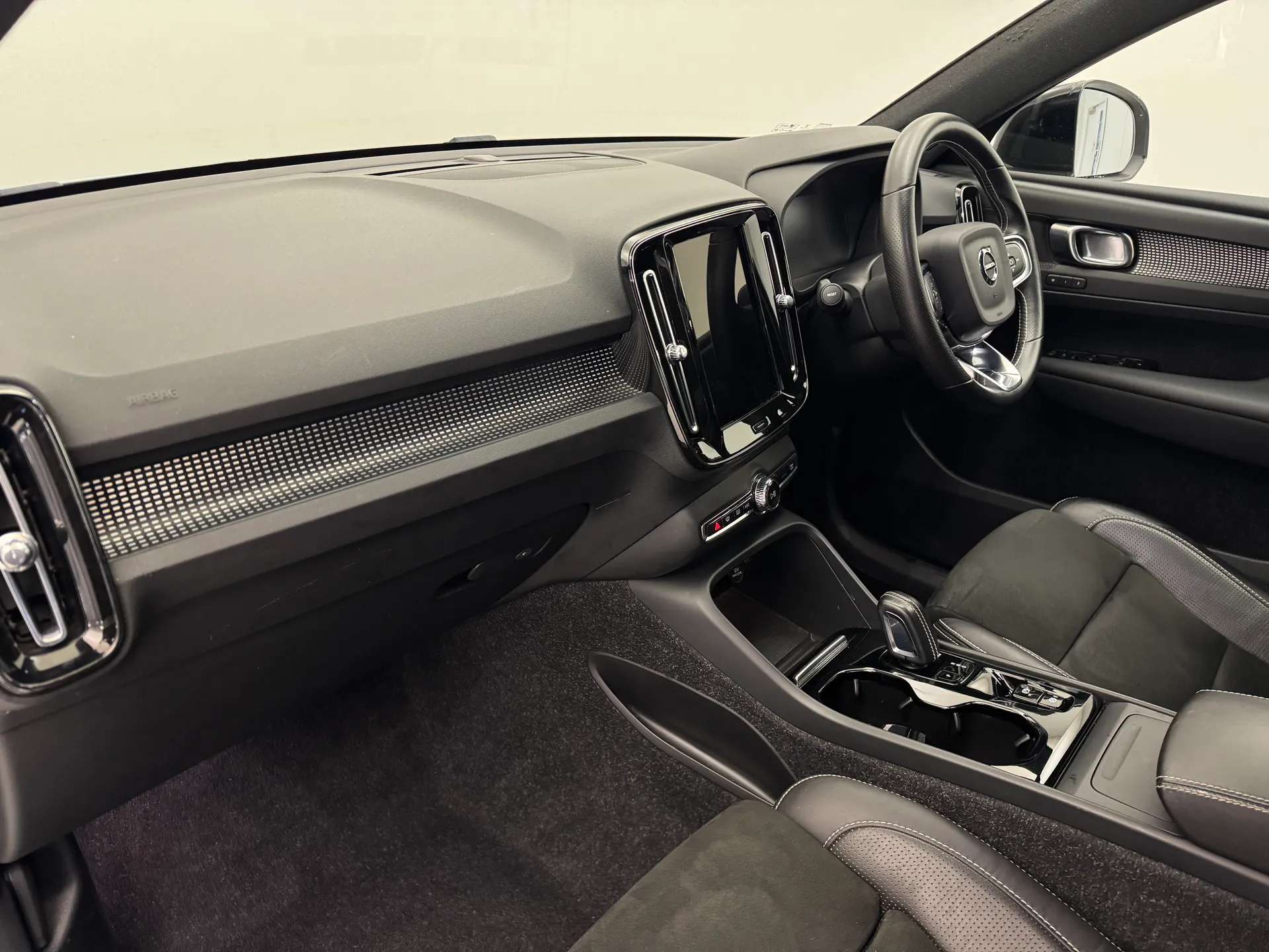 2020 VOLVO XC40 2020 VOLVO XC40