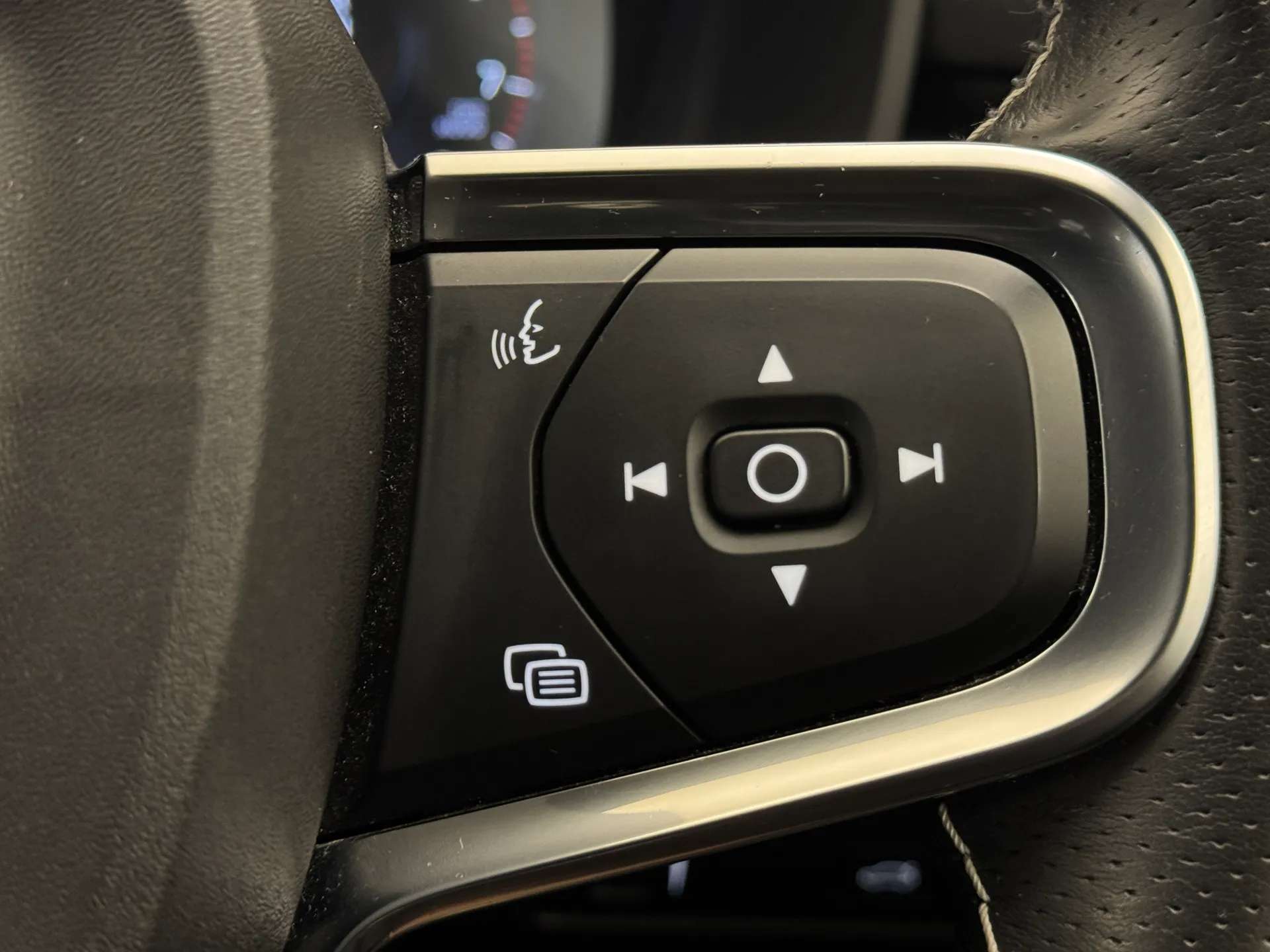 2020 VOLVO XC40 2020 VOLVO XC40