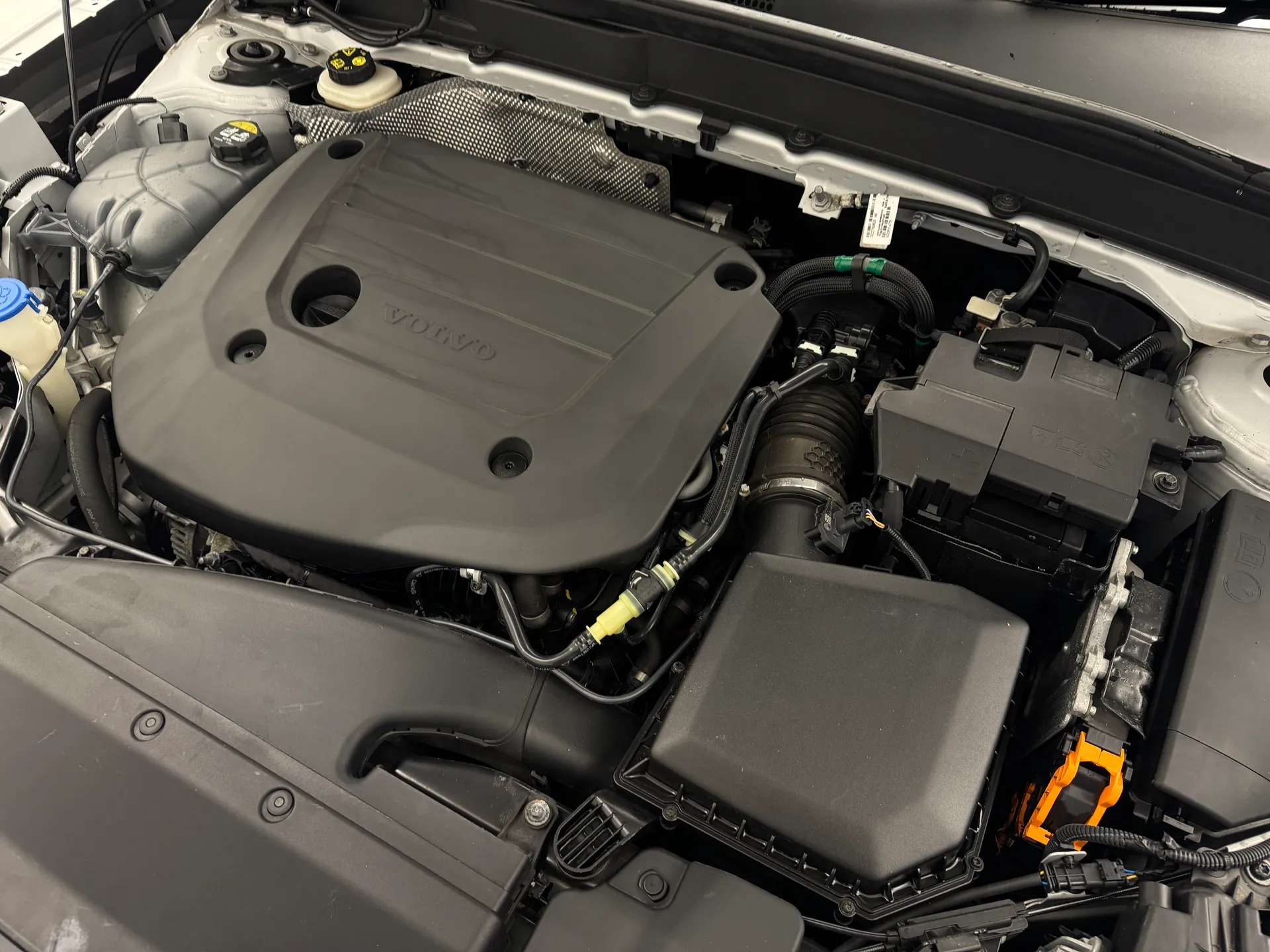 2020 VOLVO XC40 2020 VOLVO XC40