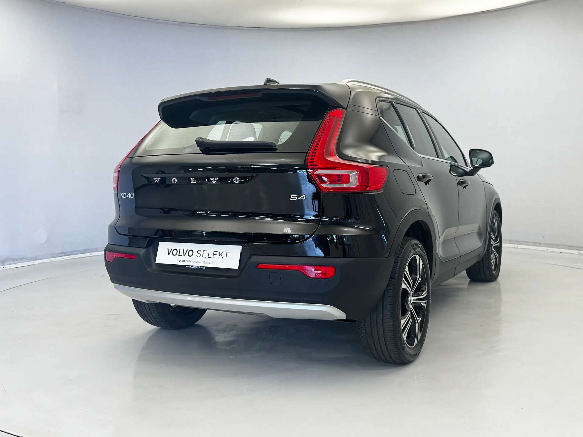 A 2020 VOLVO XC40 2.0 B4P Inscription Pro 5dr Auto A 2020 VOLVO XC40 2.0 B4P Inscription Pro 5dr Auto