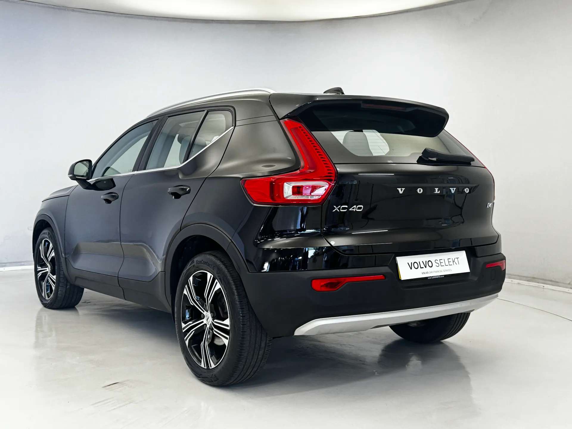 2020 VOLVO XC40 2020 VOLVO XC40