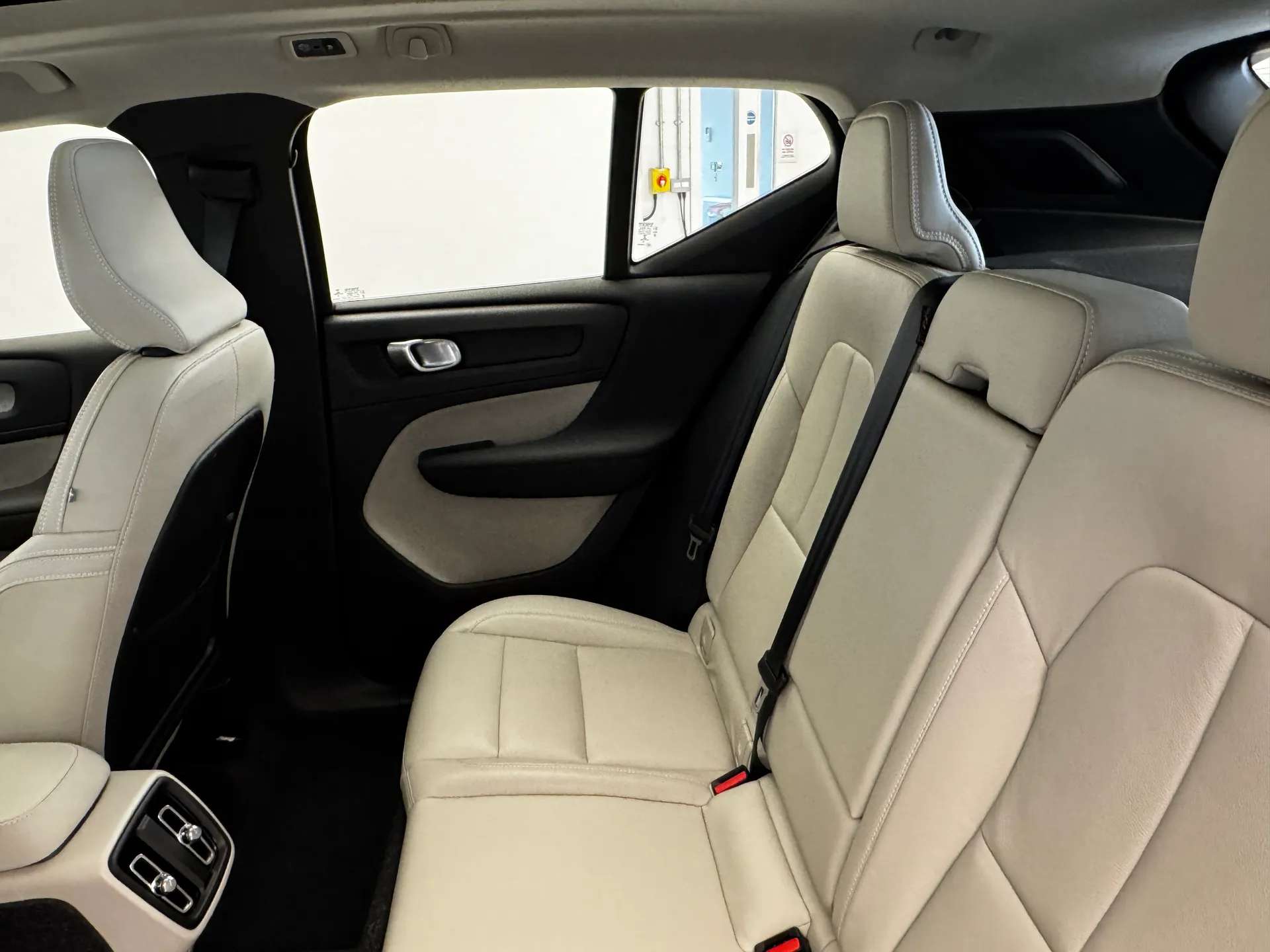 2020 VOLVO XC40 2020 VOLVO XC40