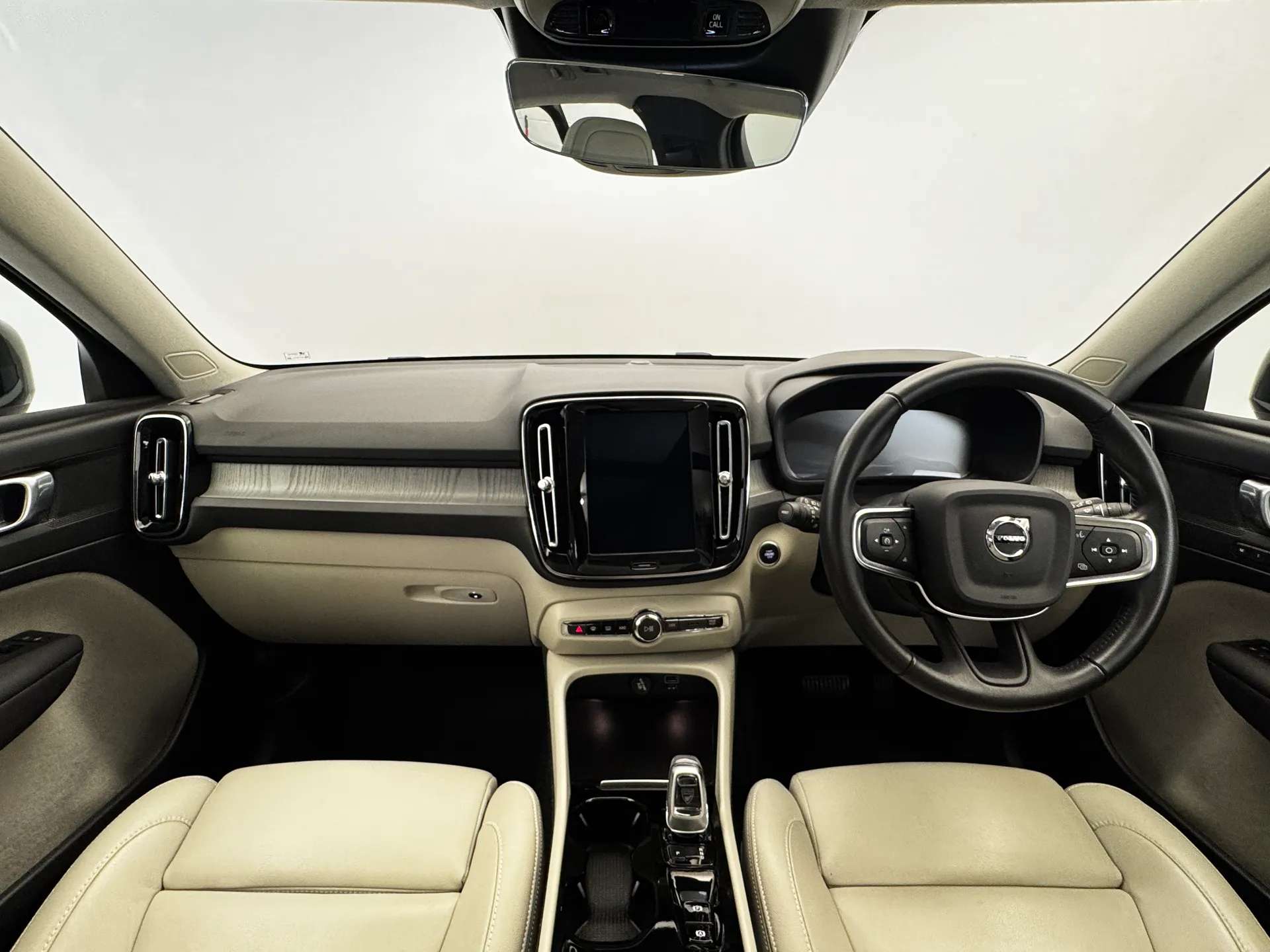 2020 VOLVO XC40 2020 VOLVO XC40